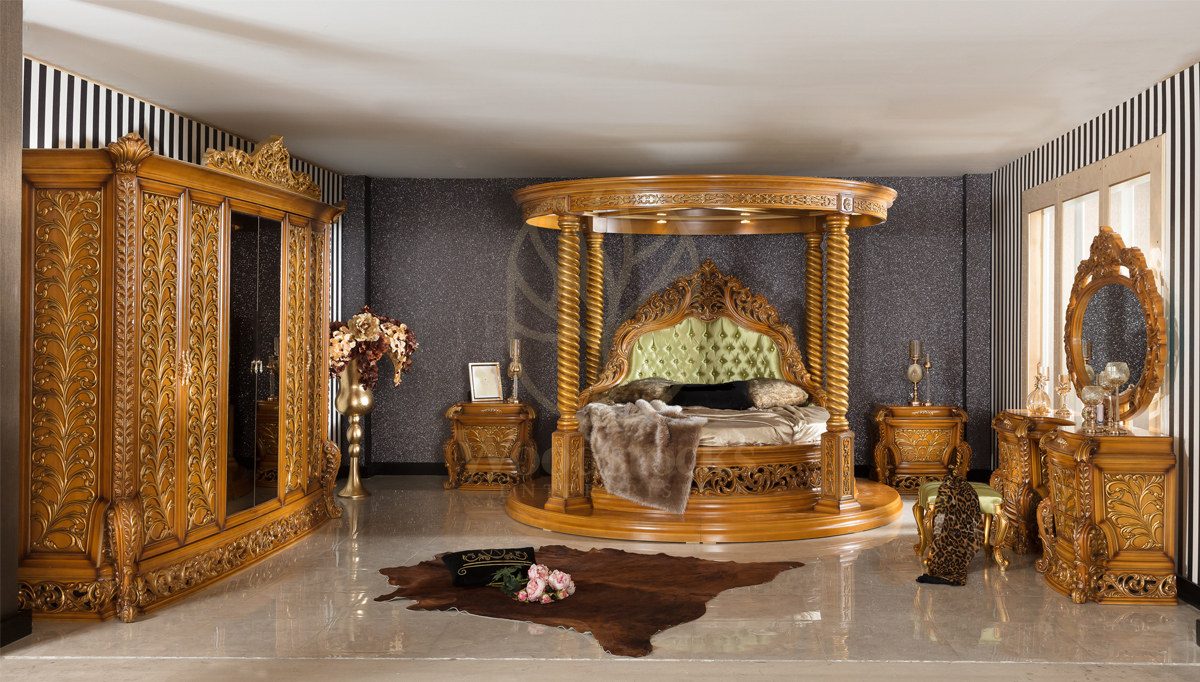 Royal Sultanzade Walnut Hand Carved Teak King Size Bed, Saharanpur, Round Bed