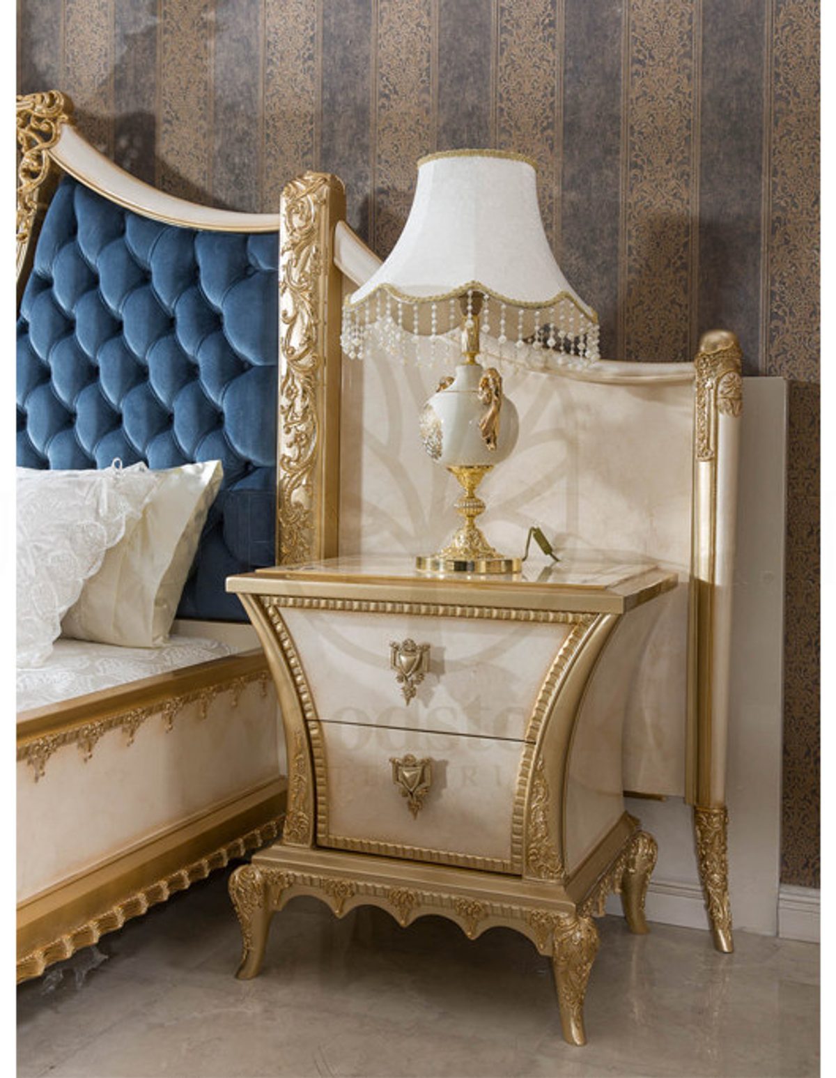 Royal Tuvalya Cream Hand Carved Teak King Size Bed, Saharanpur, view 5
