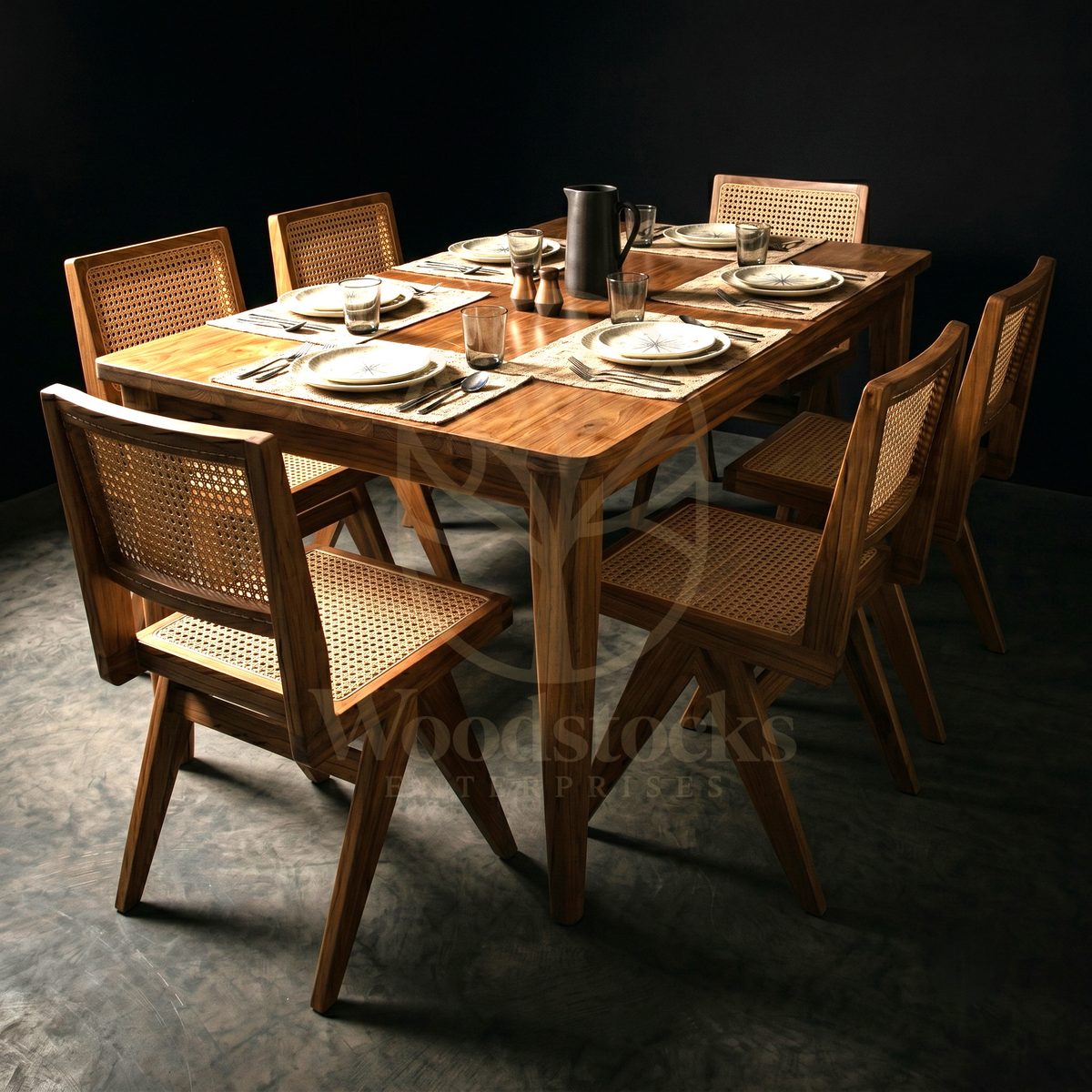 Luxury Teak Capitol Complex Dining Suite, Saharanpur, Dining Table