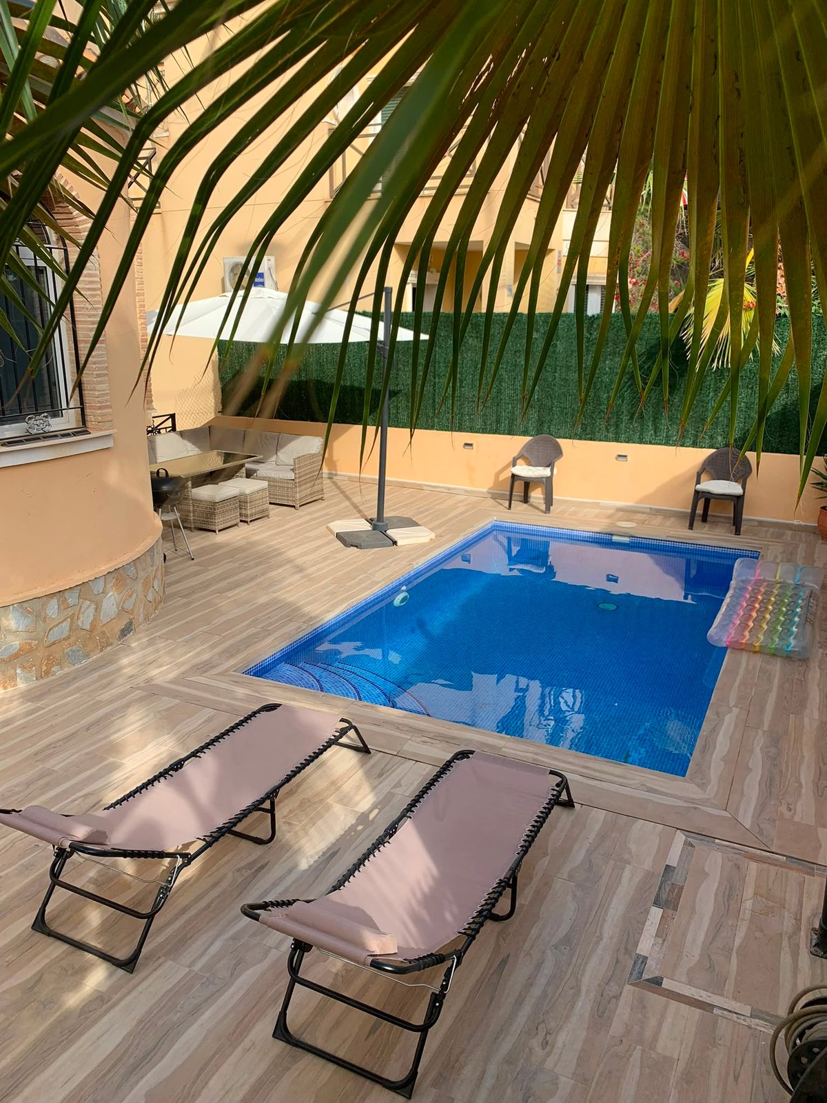 Pool & terrace.