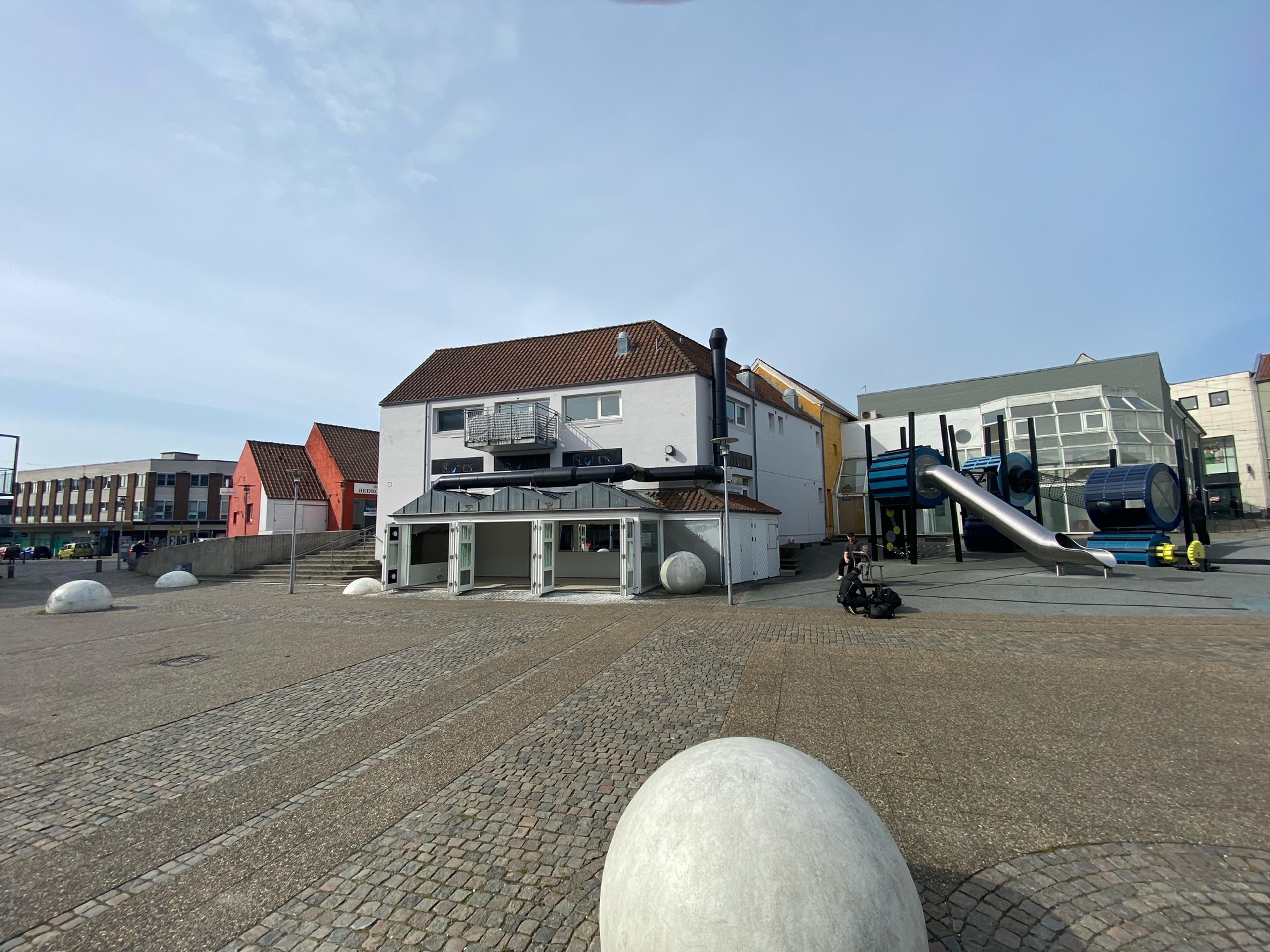 Slotspladsen 6, Bar & Café