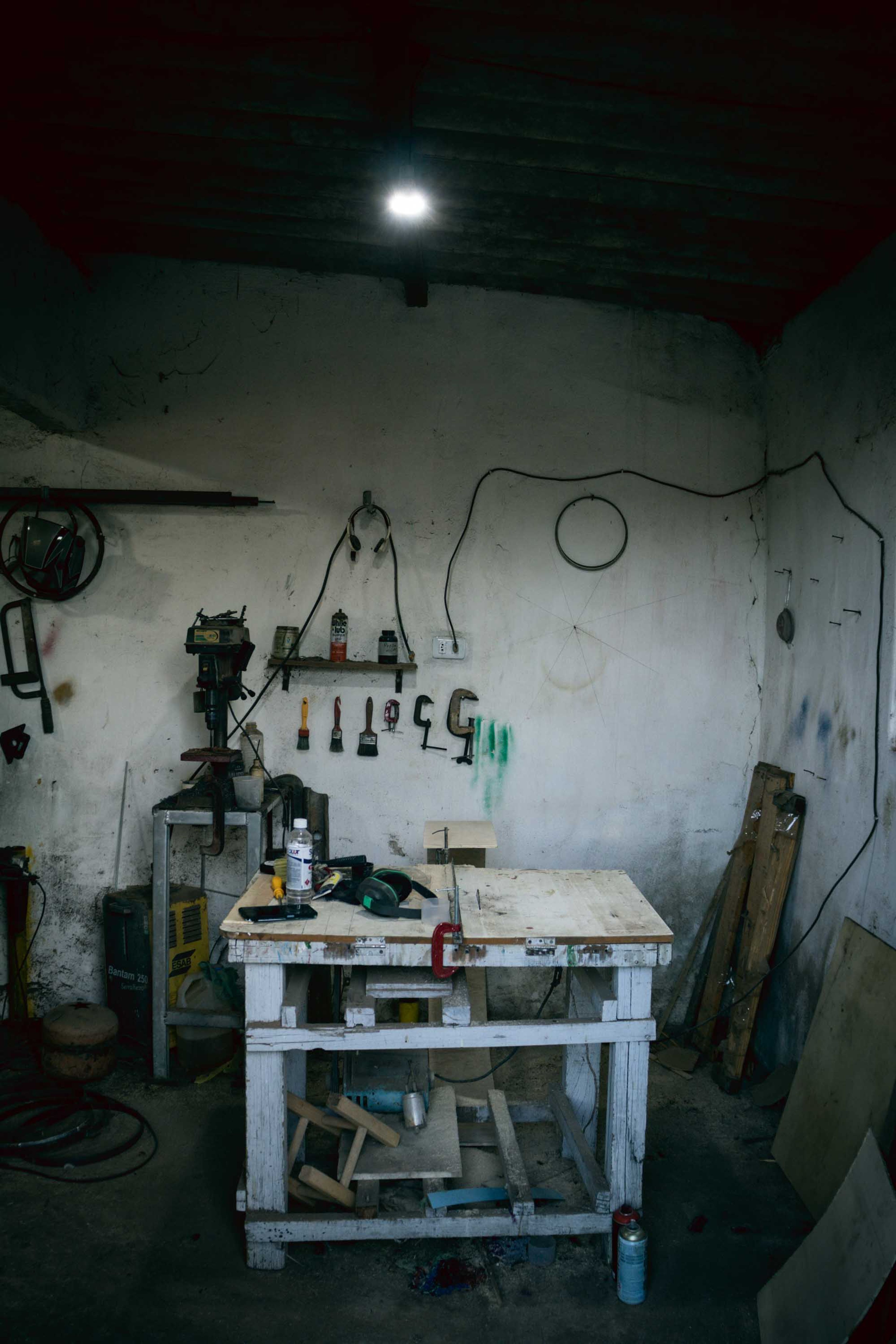 Dentro do ateliê de Iran