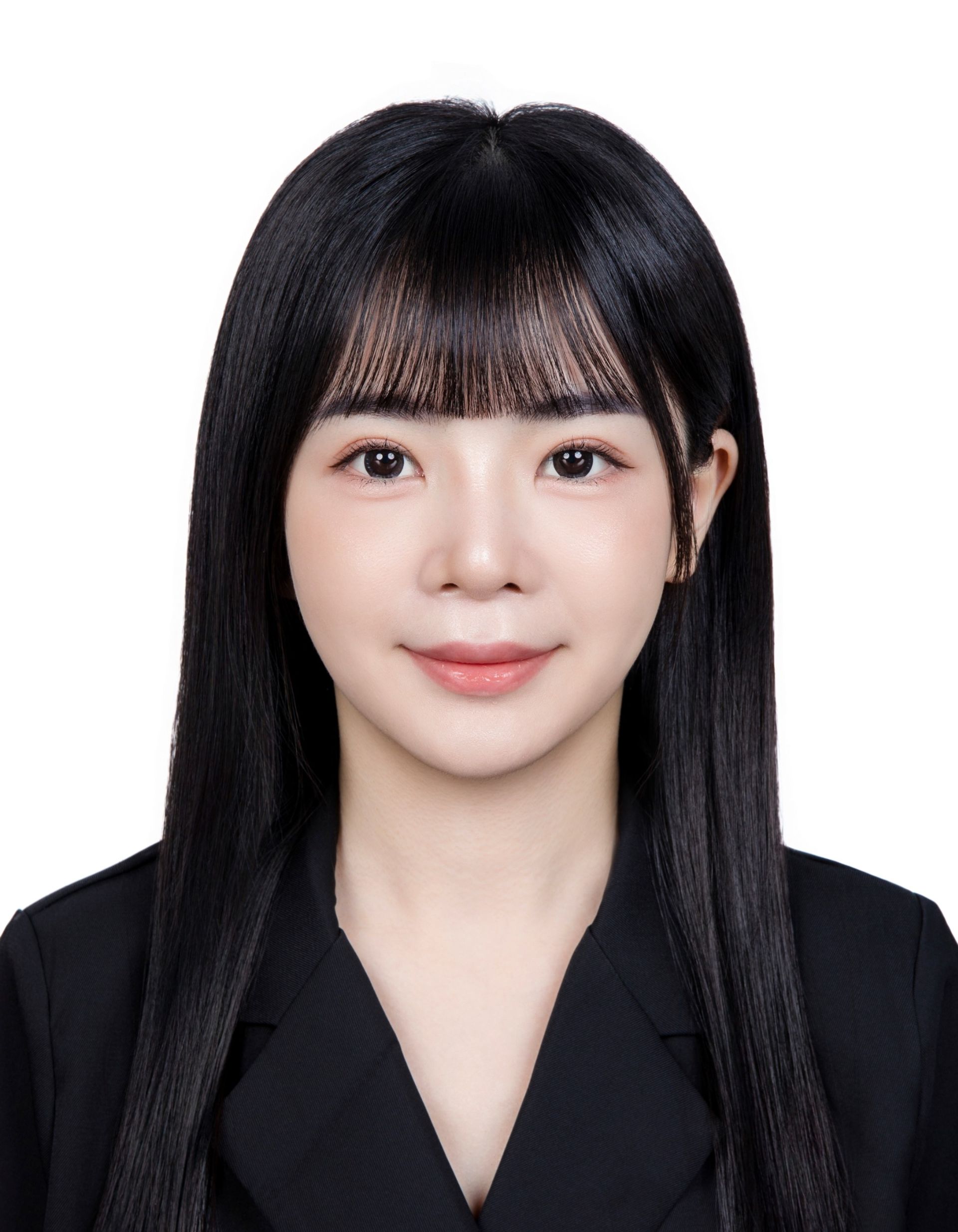 精緻證件照－白底學士服白襯衫長捲髮女性