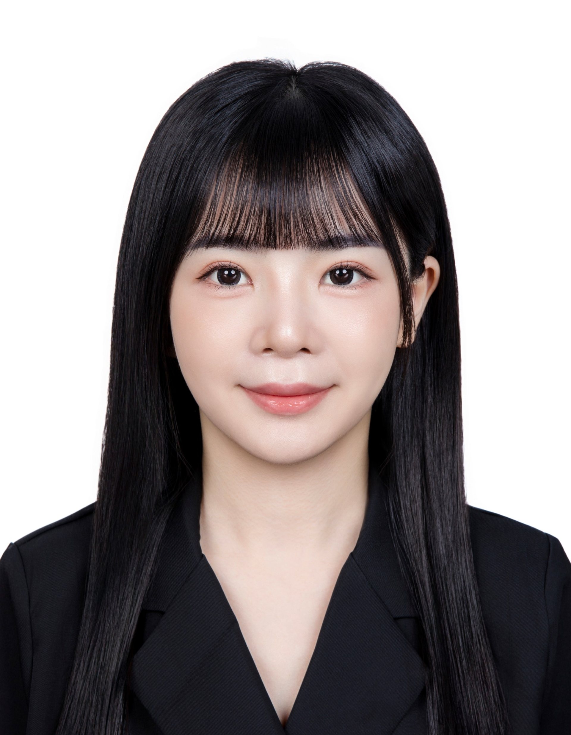 精緻證件照－白底學士服白襯衫長捲髮女性
