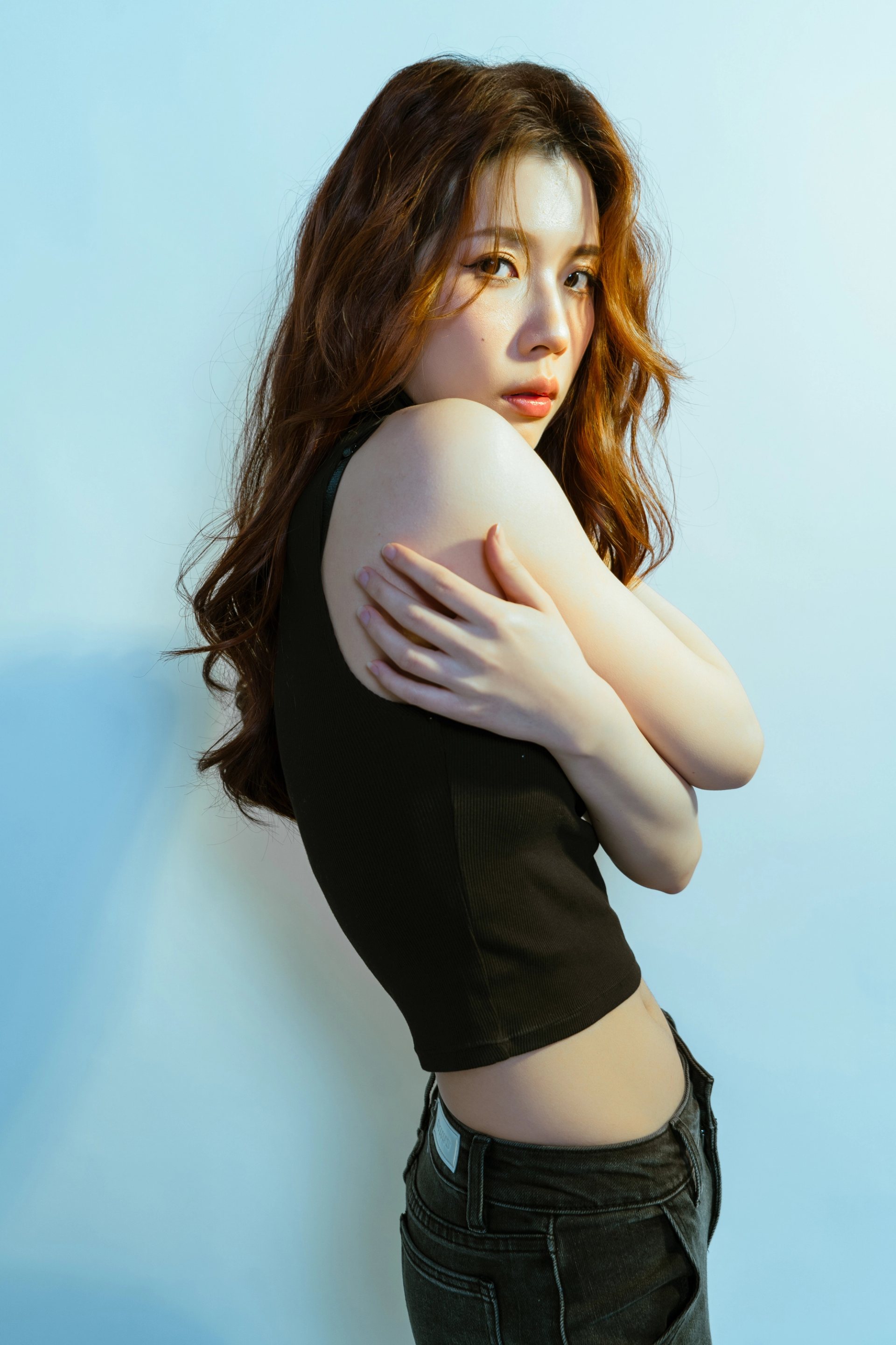 弘大魅力KPOP主題寫真－黑色短版上衣牛仔褲女性