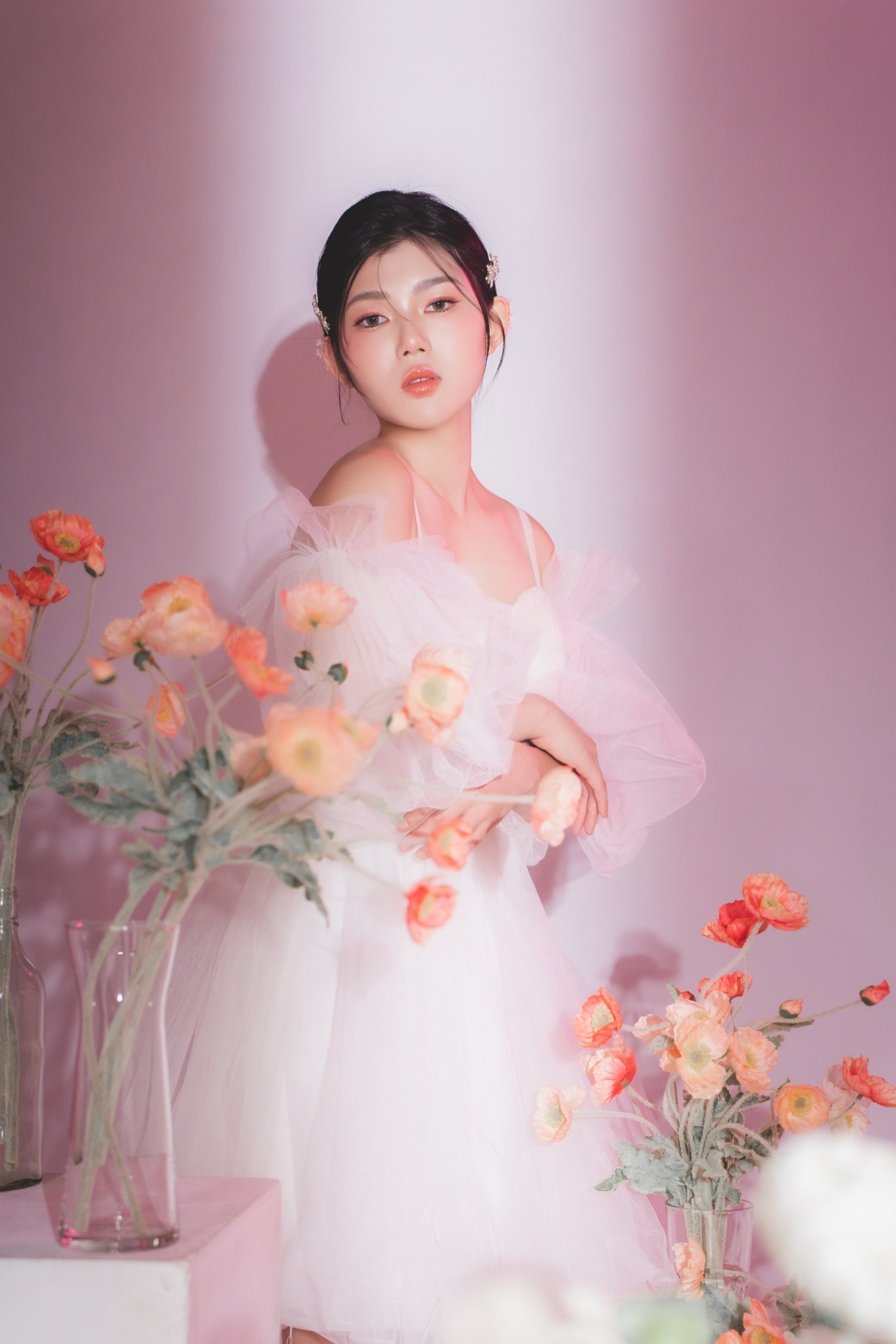 主題式寫真－粉紫光暈白紗洋裝女性橘色花朵