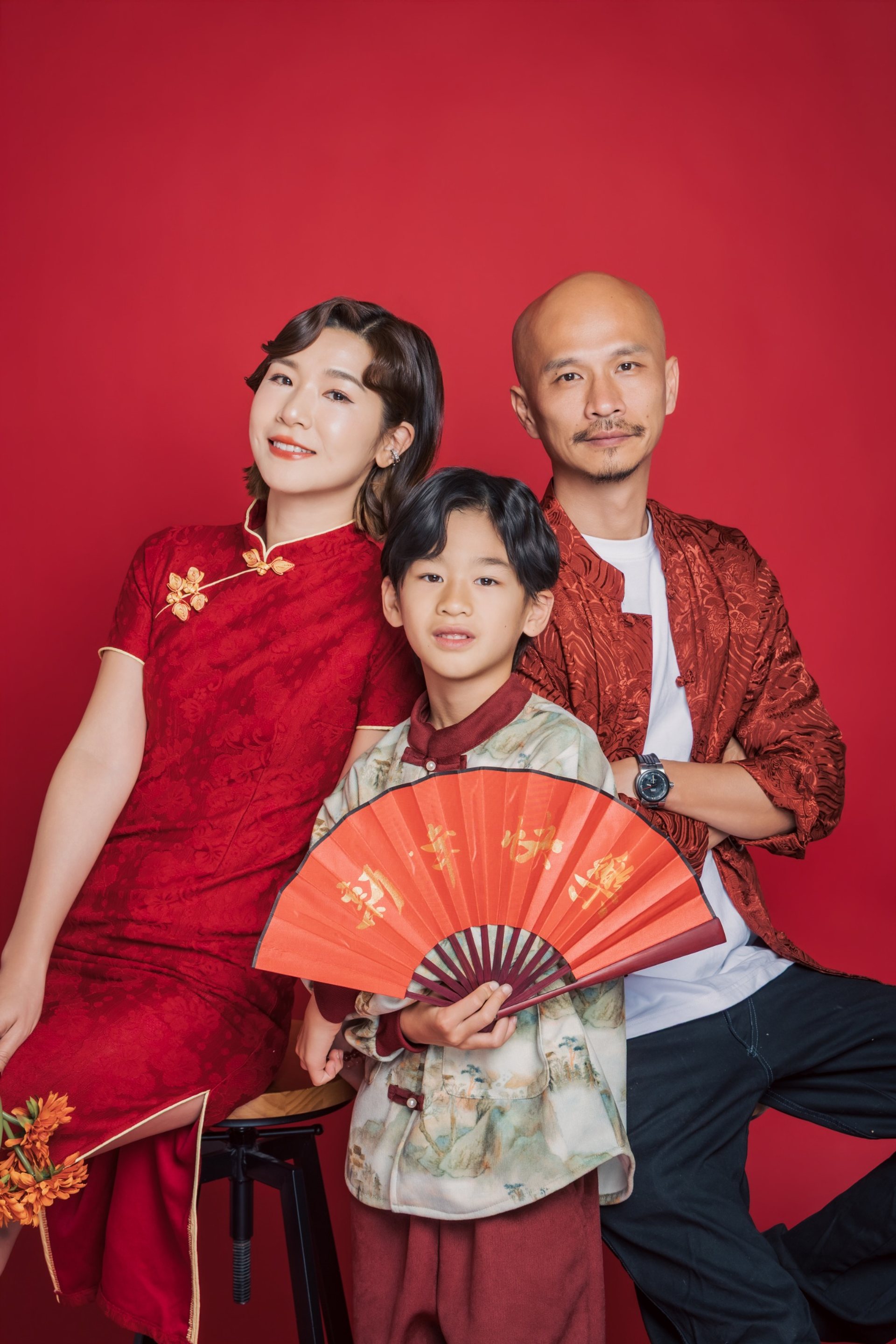 全家福寫真－新春紅色系三人旗袍與摺扇造型