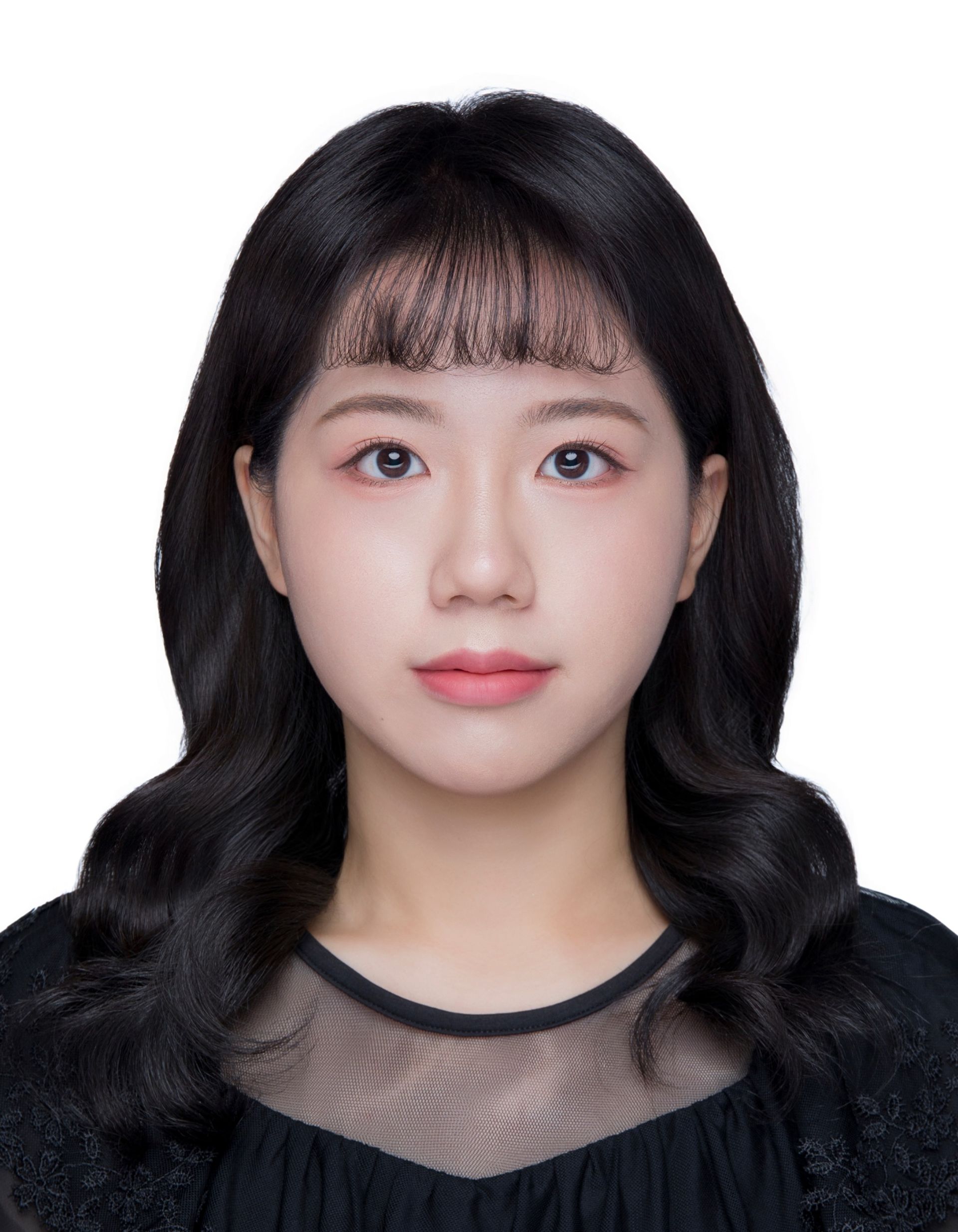 精緻證件照－白底黑色上衣黑長直髮女性