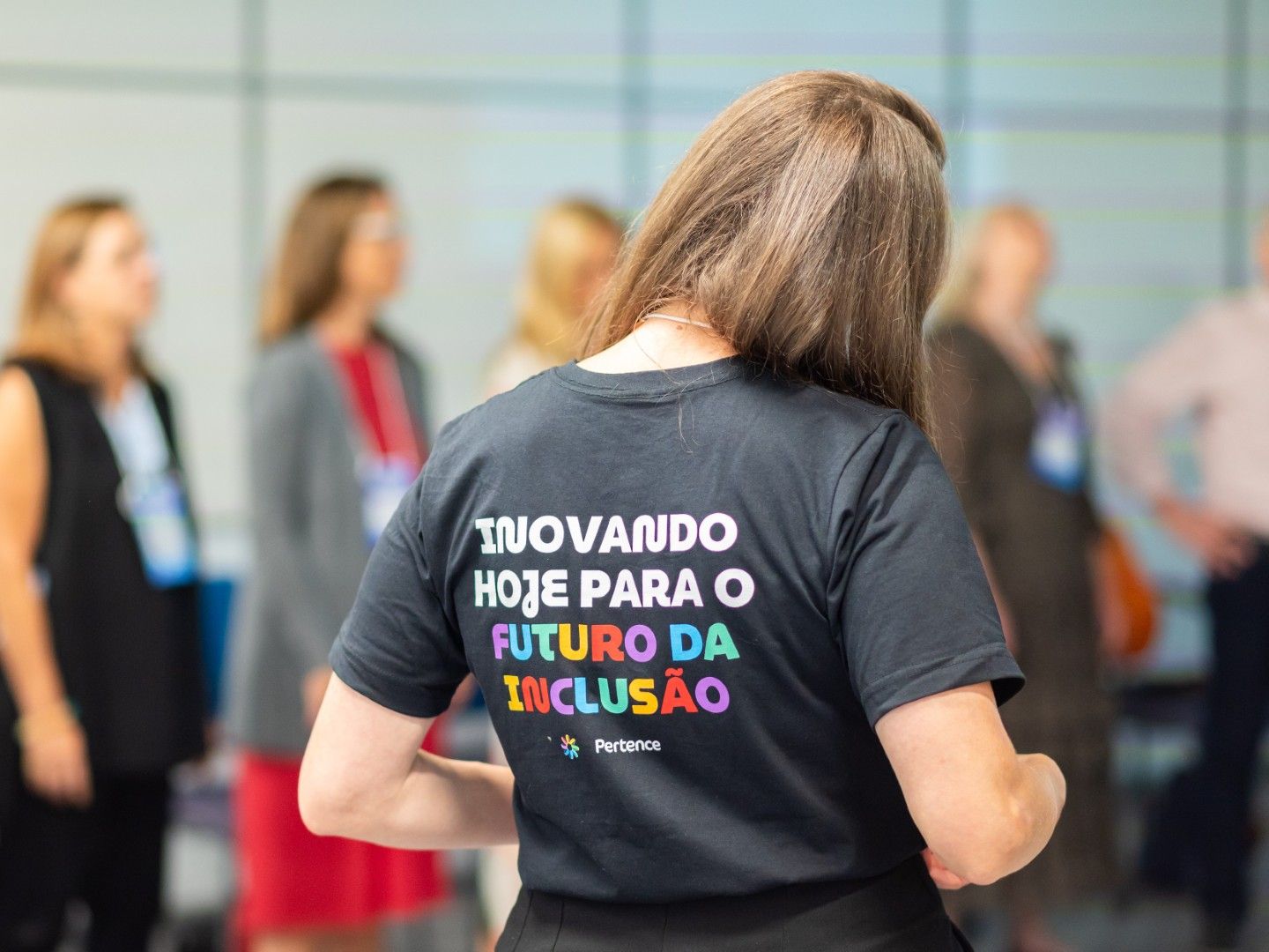 Participantes em uma oficina do Clube, em atividade coletiva.