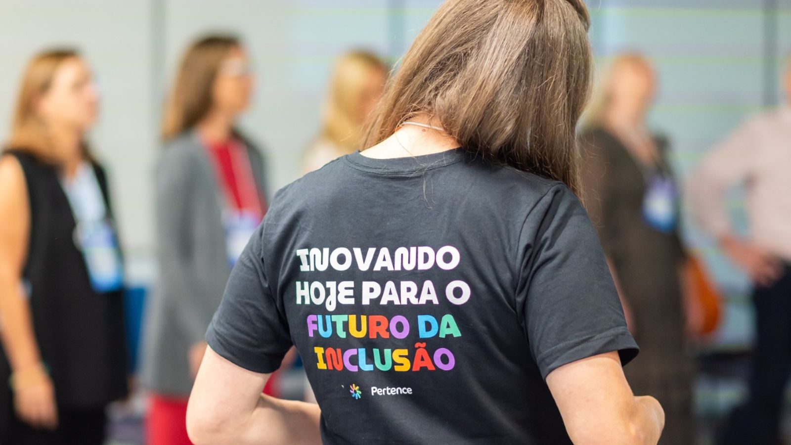 Participantes em uma oficina do Clube, em atividade coletiva.