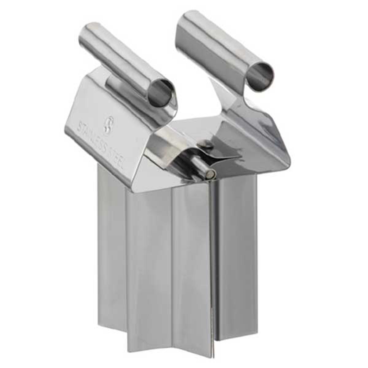 Star-shaped pastry cutter