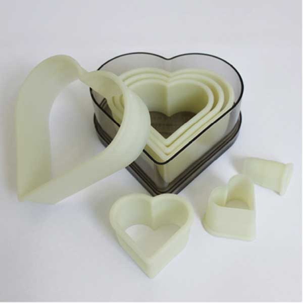 Heart-shaped dough shaping set