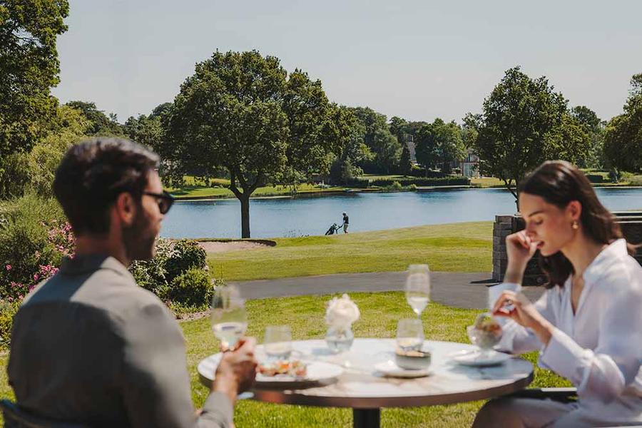 Breakfast by the lake