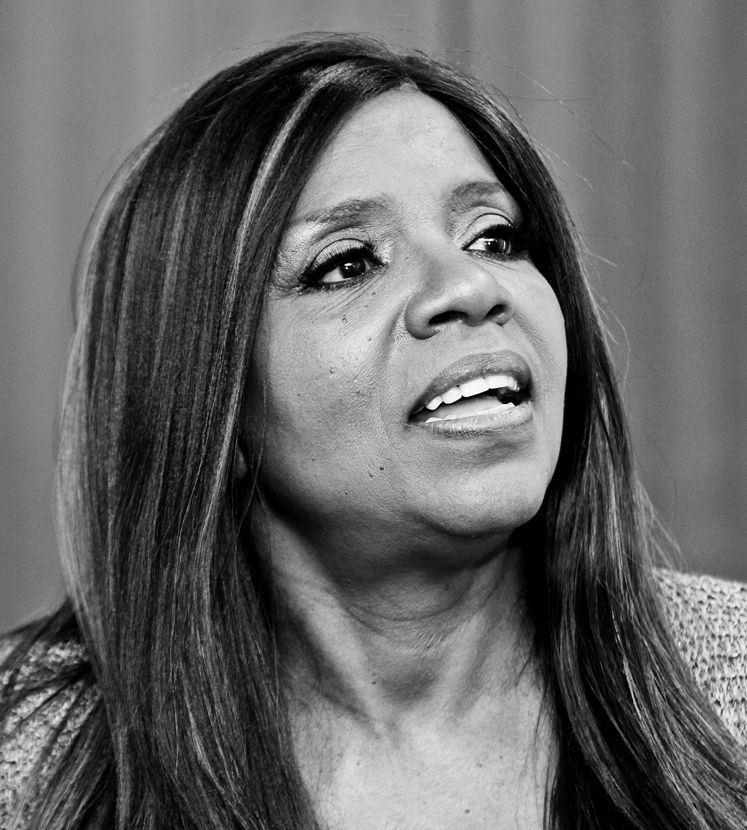 Photo of singer Gloria Gaynor performing