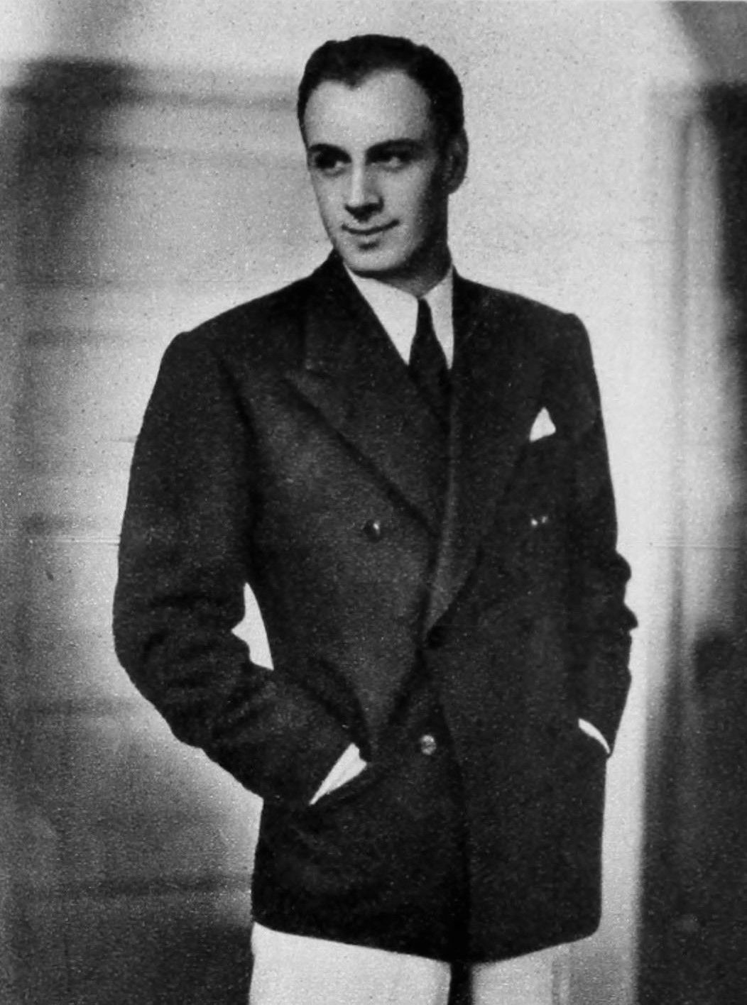 Black and white studio portrait of singer Russ Columbo.