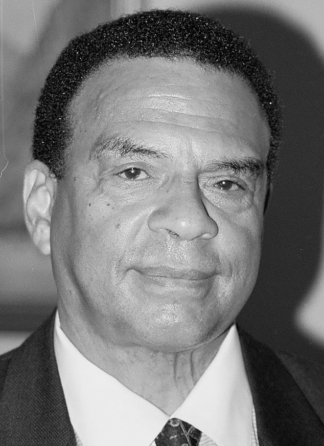Portrait photo of Andrew Young