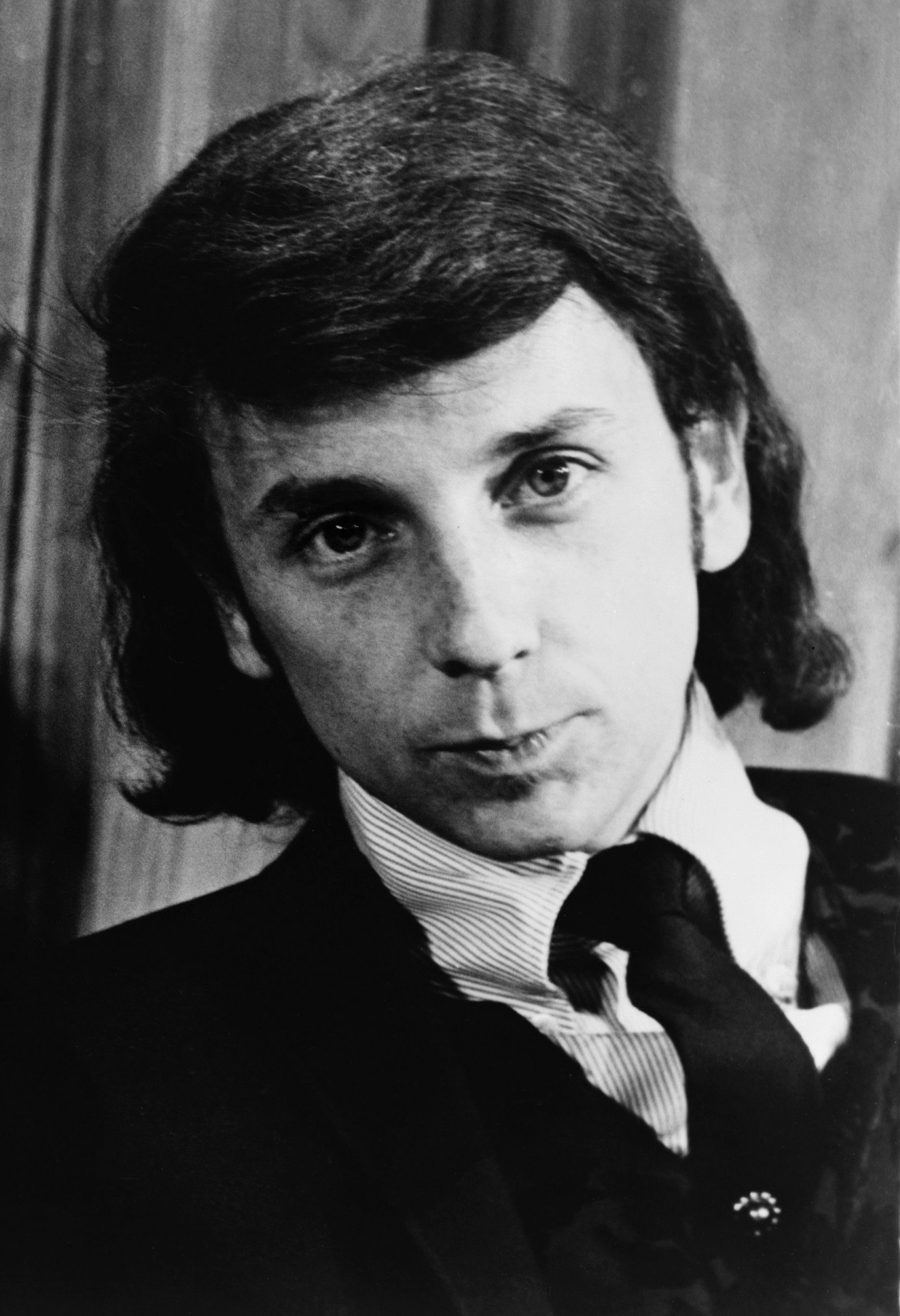 Black-and-white portrait of record producer Phil Spector from 1965.