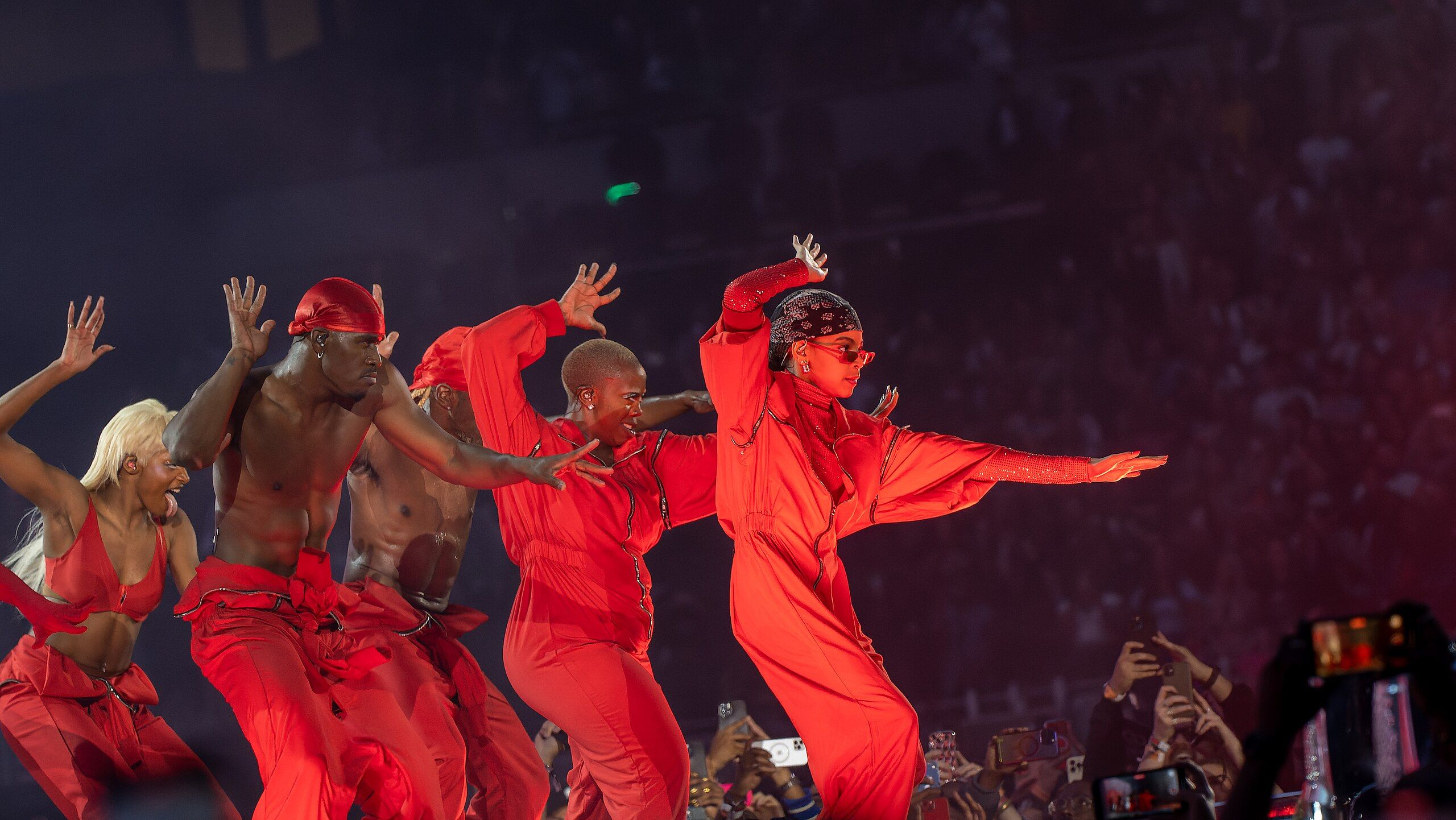 A group of dancers with Blue Ivy Carter at the front