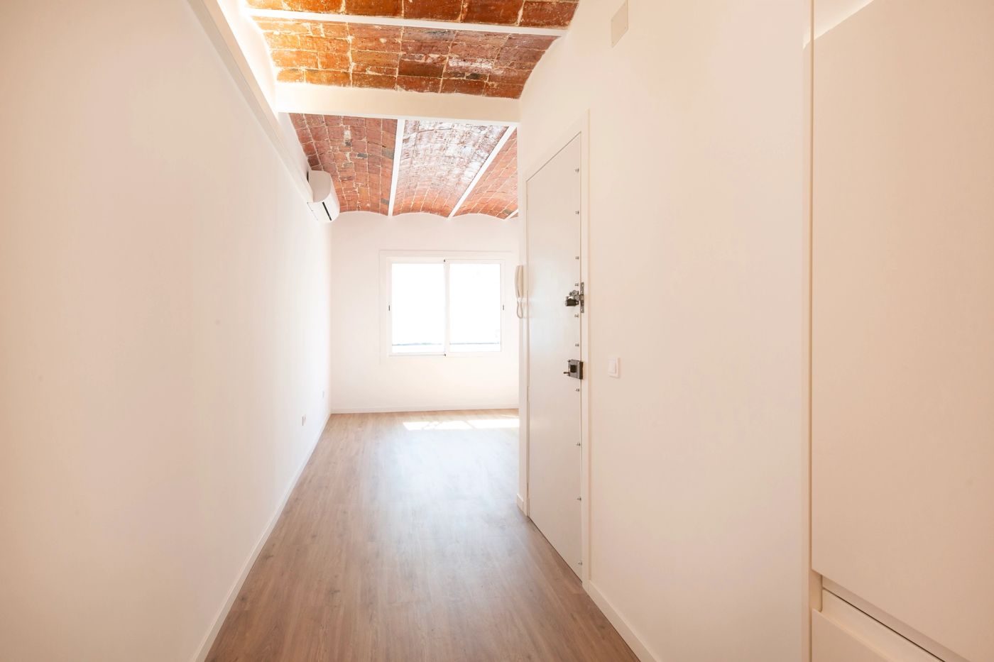 Apartamento luminoso y reformado en Sants/Montjuic — 3