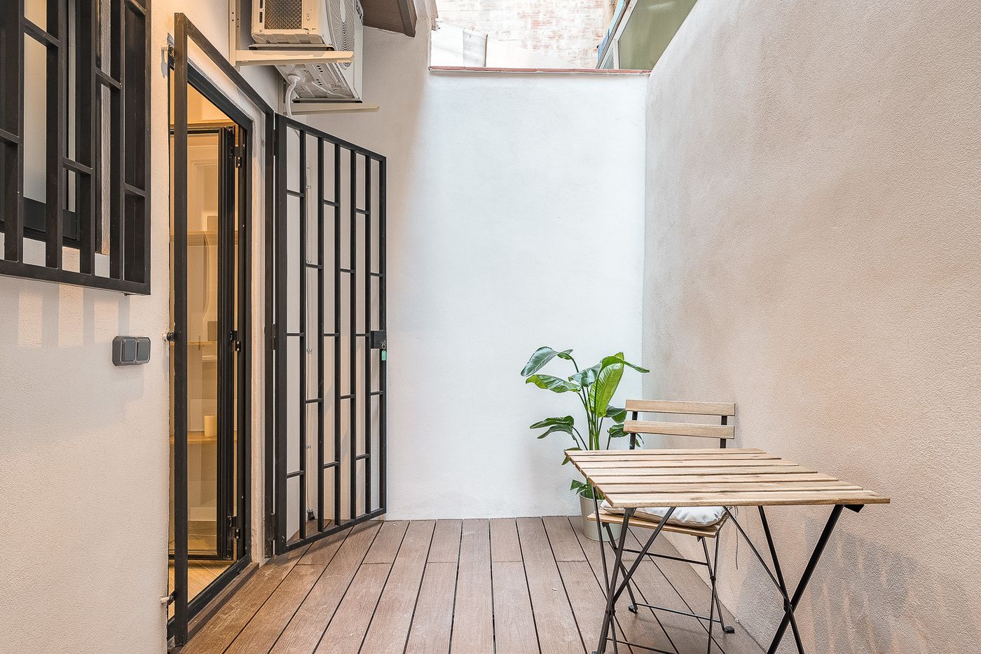 Piso con encanto, terraza privada y bóveda catalana en Barcelona — 28