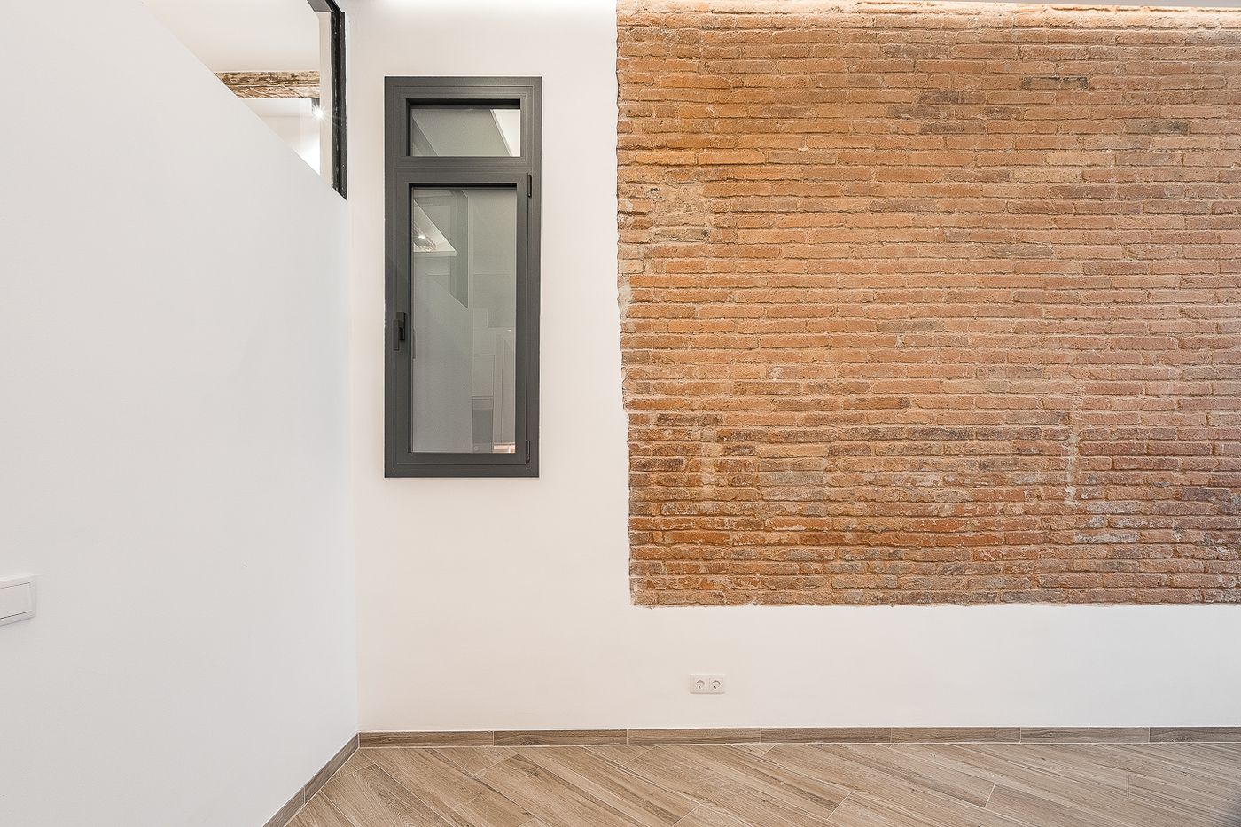 Piso con encanto, terraza privada y bóveda catalana en Barcelona — 15