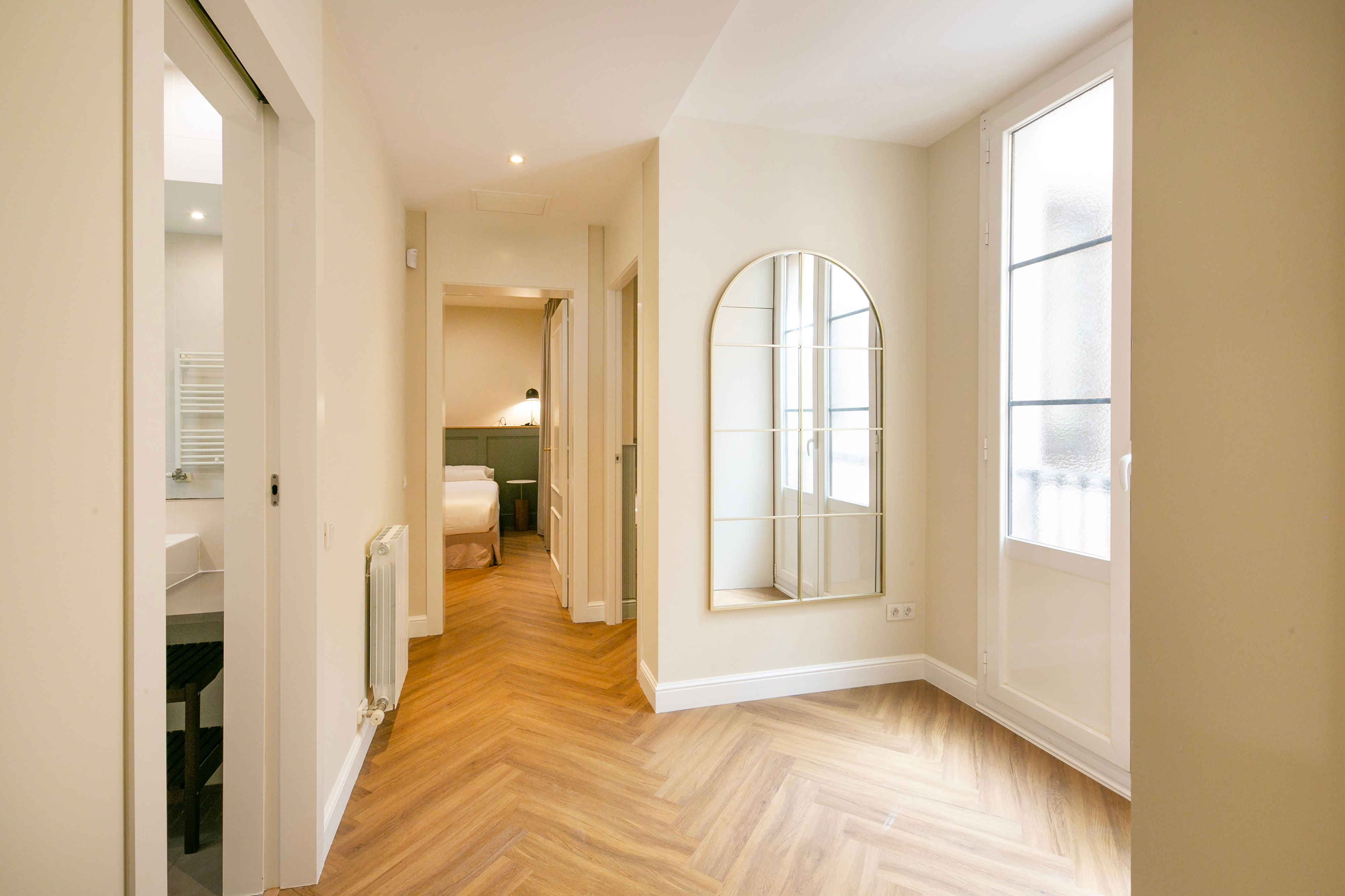 Passeig Isabel II, 4 — 8