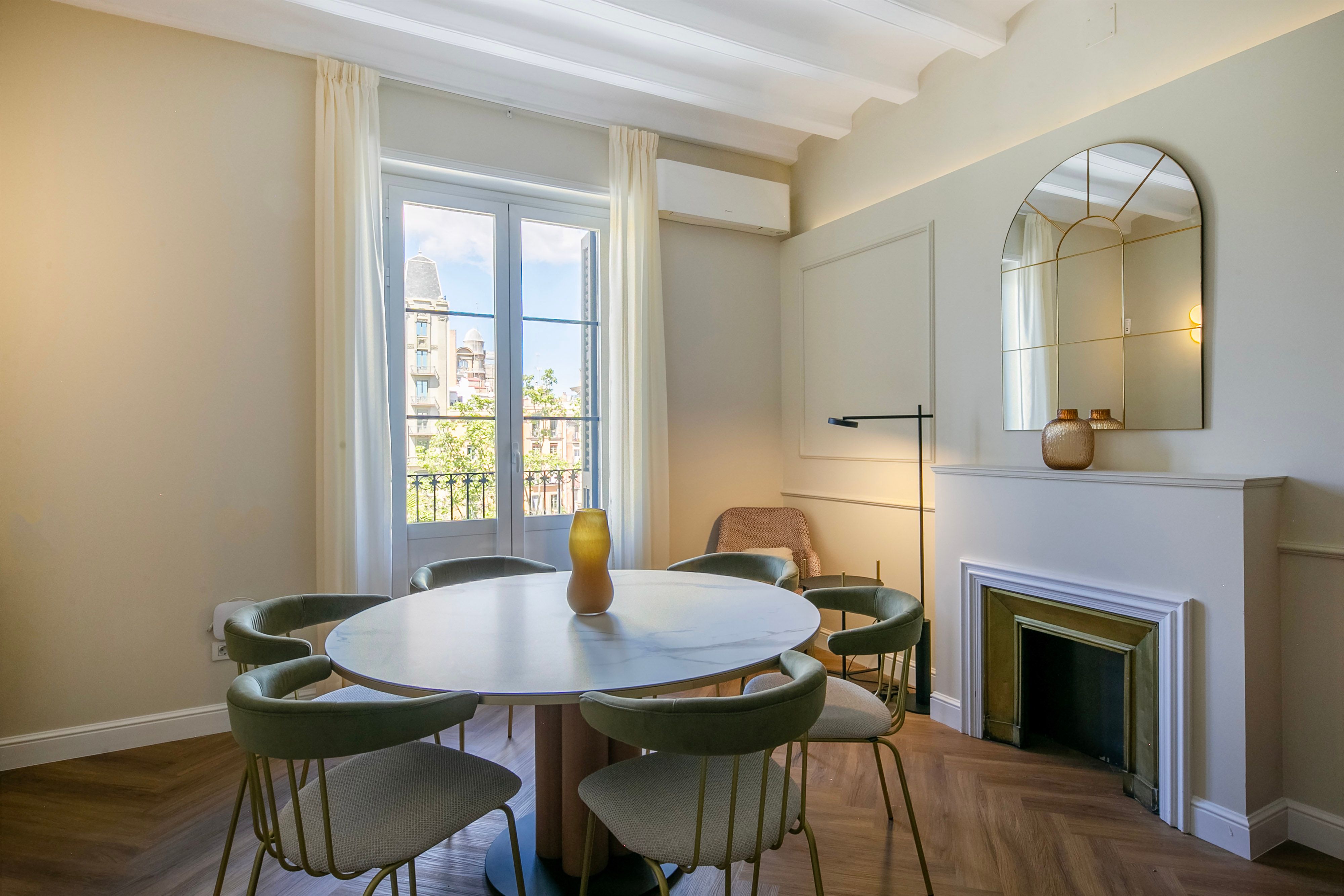 Passeig Isabel II, 4 — 7