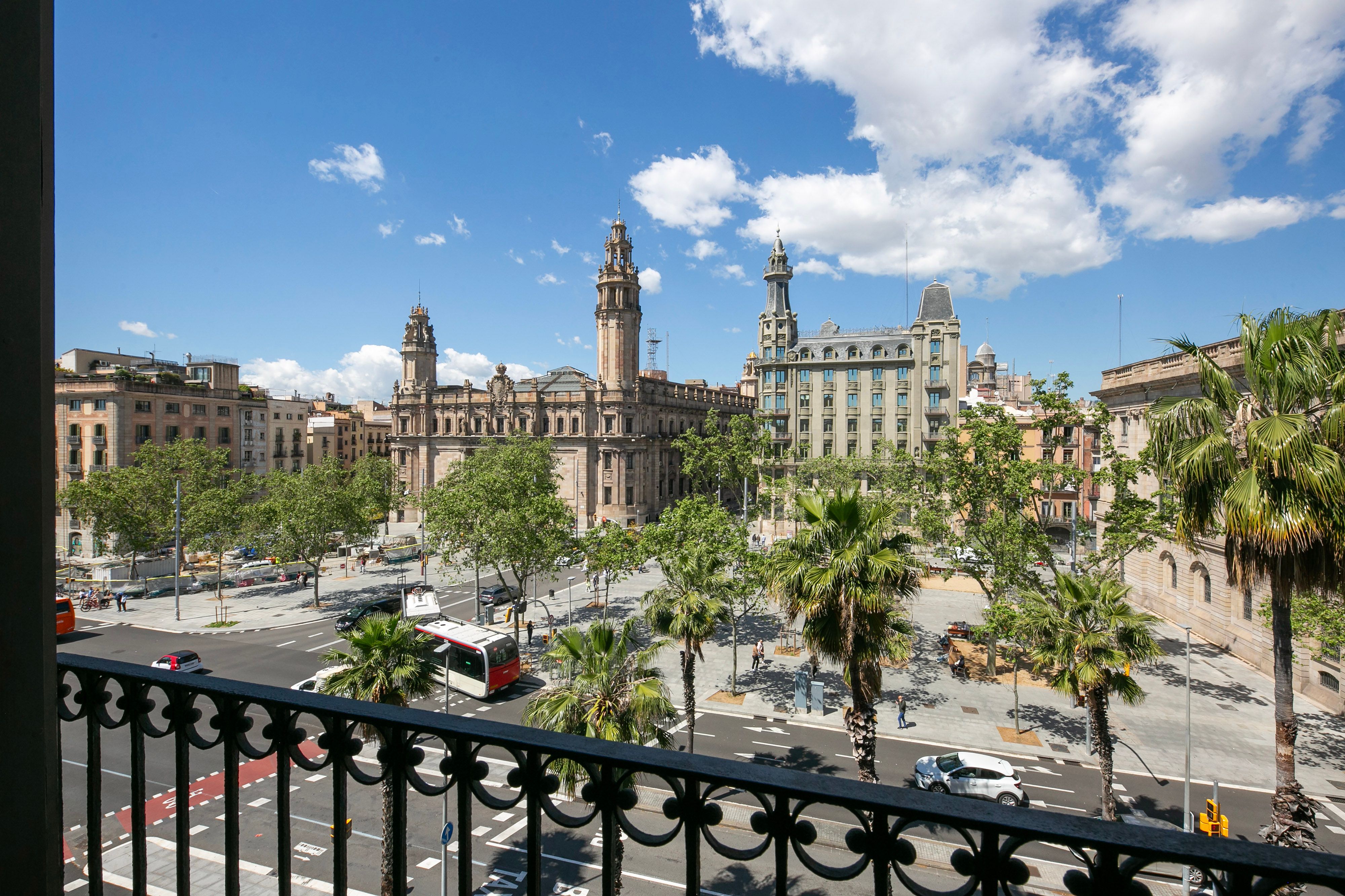 Passeig Isabel II, 4 — 5