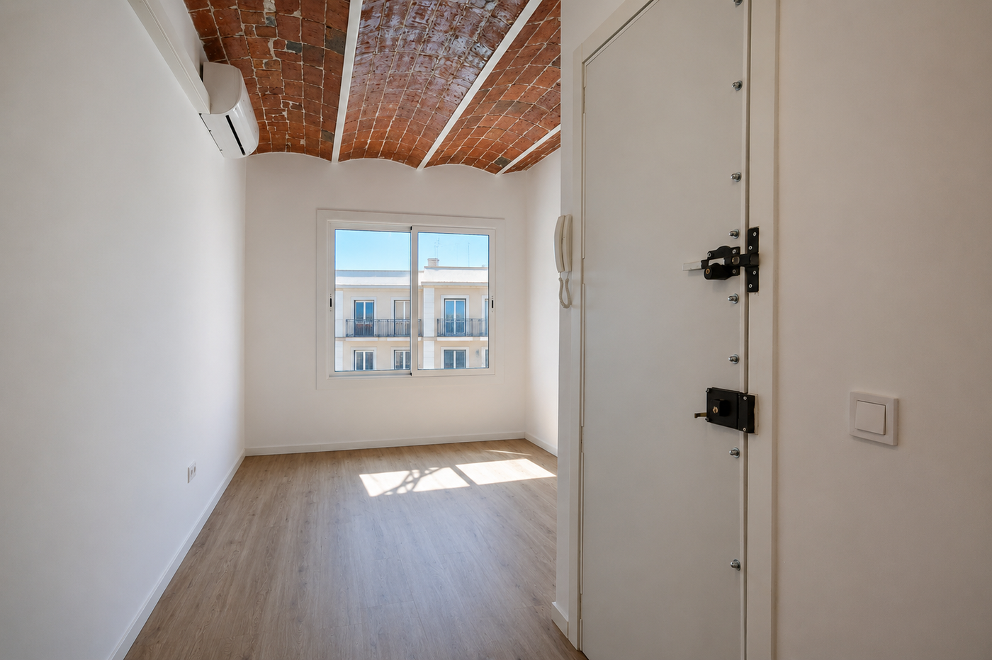 Apartamento luminoso y reformado en Sants/Montjuic — 2