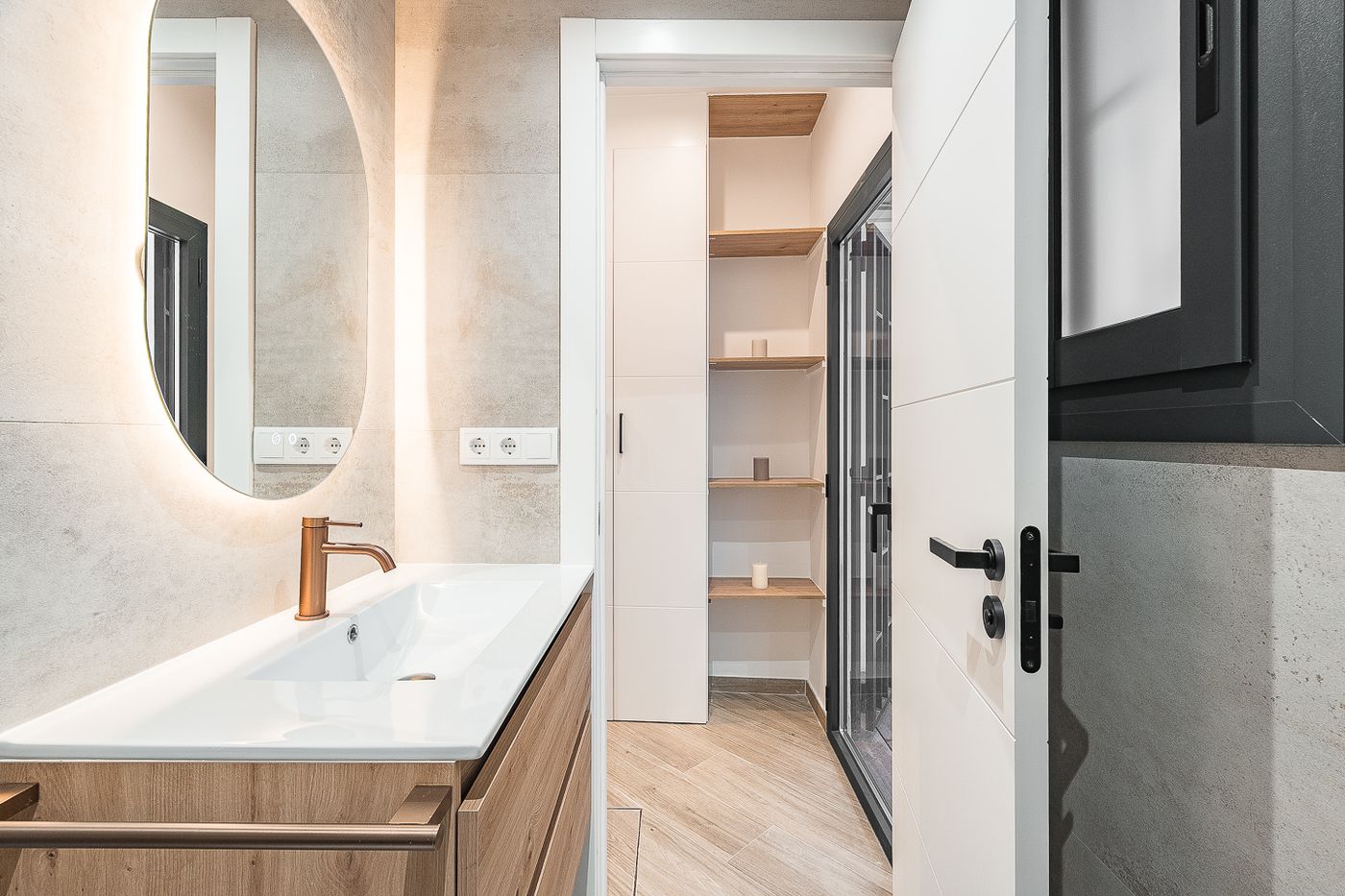 Piso con encanto, terraza privada y bóveda catalana en Barcelona — 25