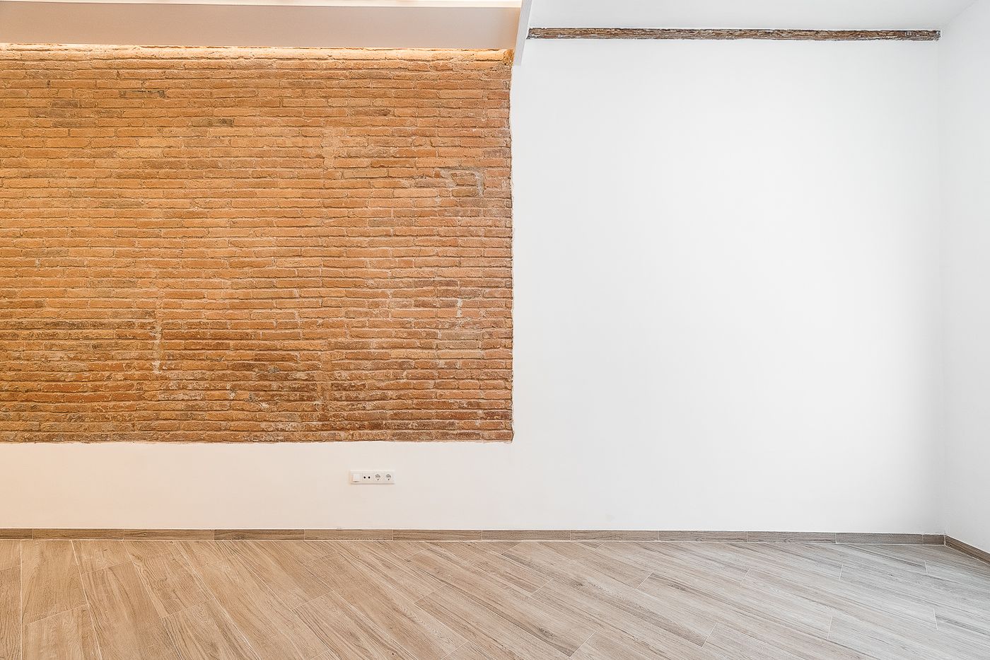 Piso con encanto, terraza privada y bóveda catalana en Barcelona — 8