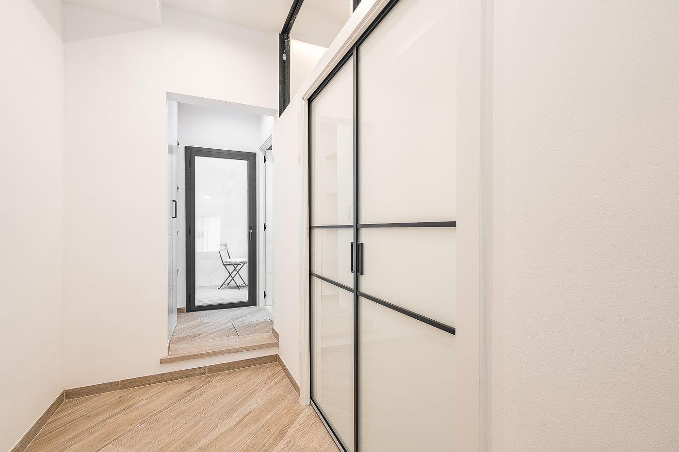 Piso con encanto, terraza privada y bóveda catalana en Barcelona — 17