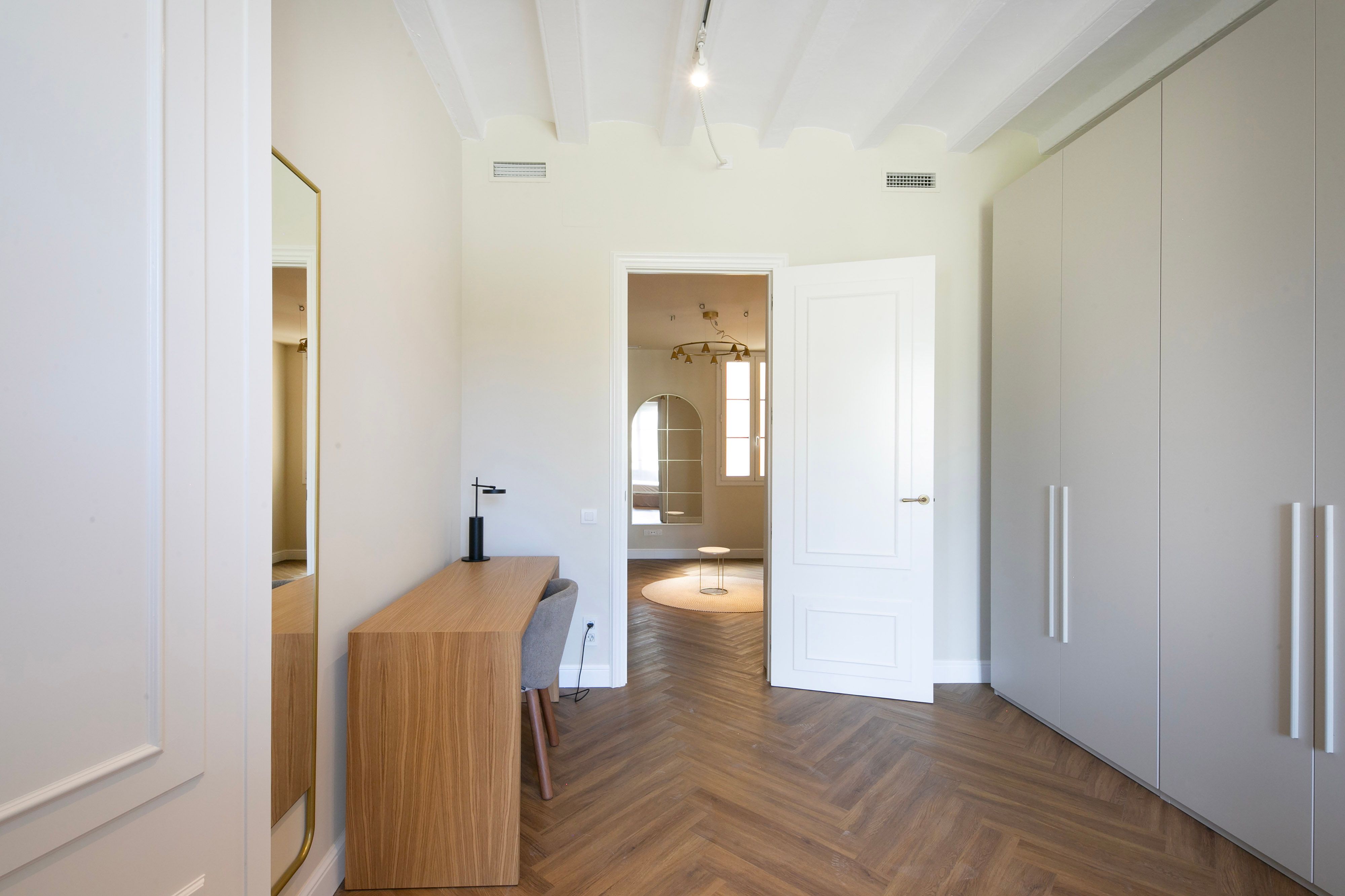 Passeig Isabel II, 4 — 6