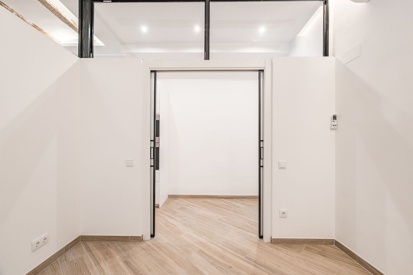 Piso con encanto, terraza privada y bóveda catalana en Barcelona — 21