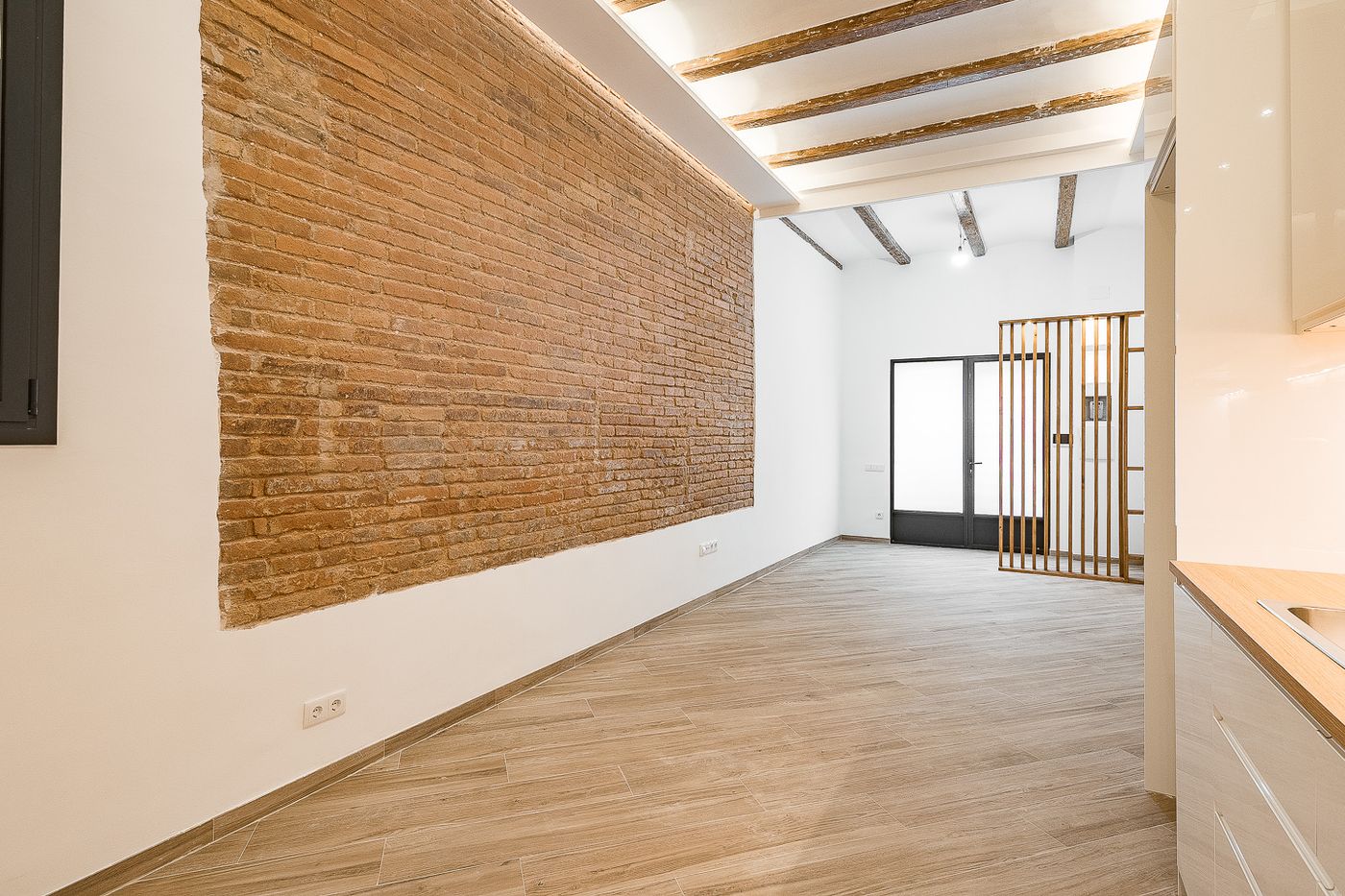Piso con encanto, terraza privada y bóveda catalana en Barcelona — 14