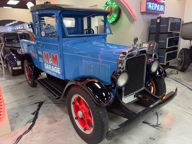 1928 Graham Tow Truck — museum photo