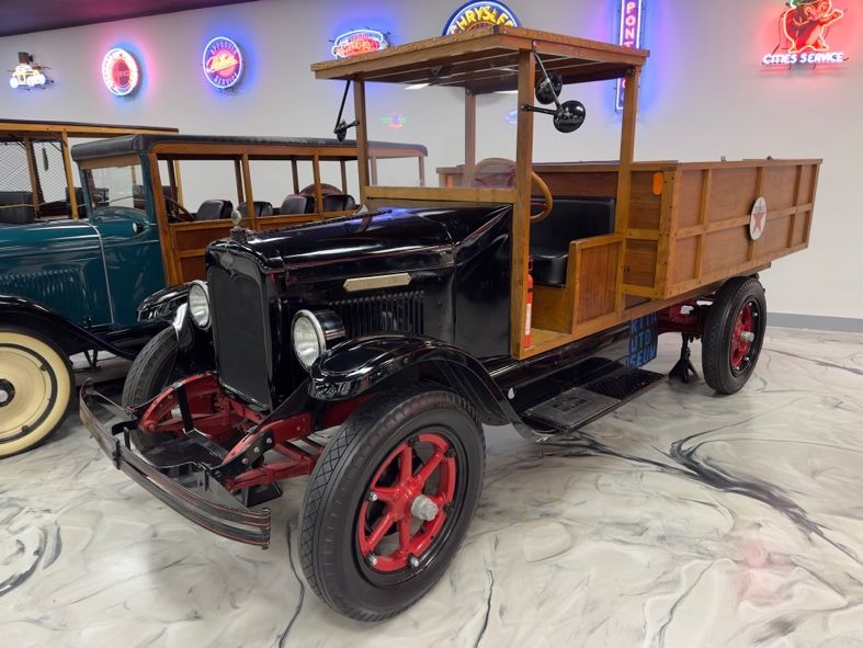 1930 International Six-Speed Special Truck — museum photo