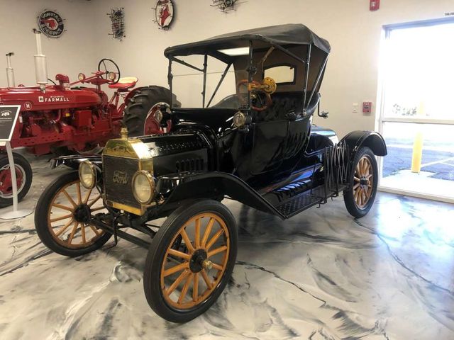 1915 Ford Model T Convertible — museum photo