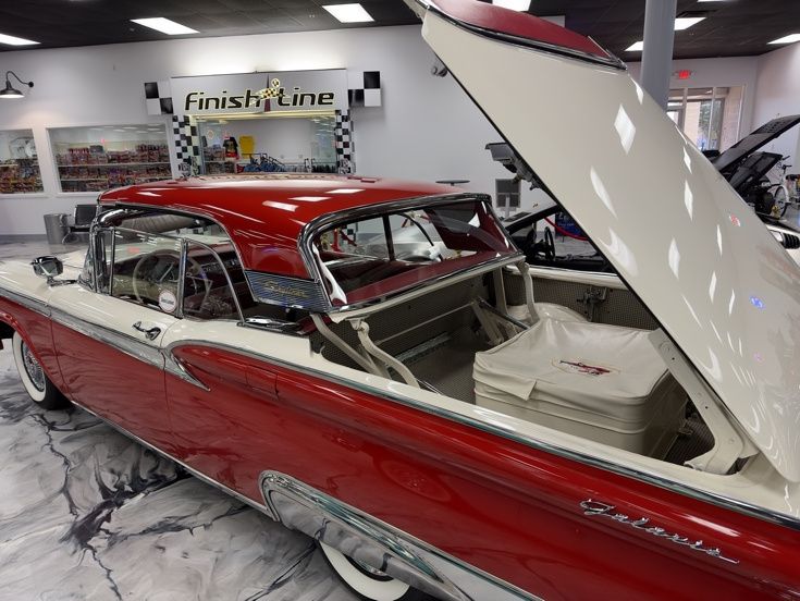 1959 Ford Fairlane 500 Galaxie Skyliner — museum photo