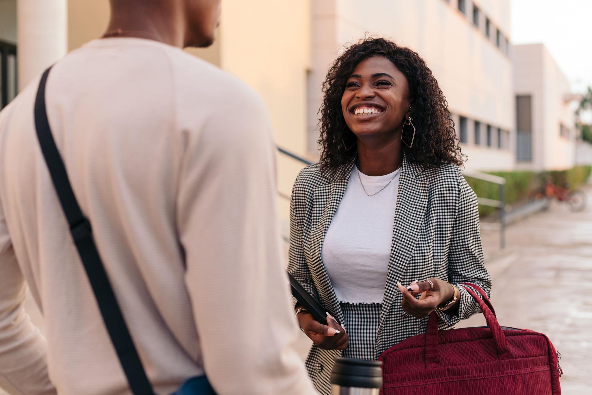 are-college-career-fairs-worth-it-employers-weigh-in-handshake