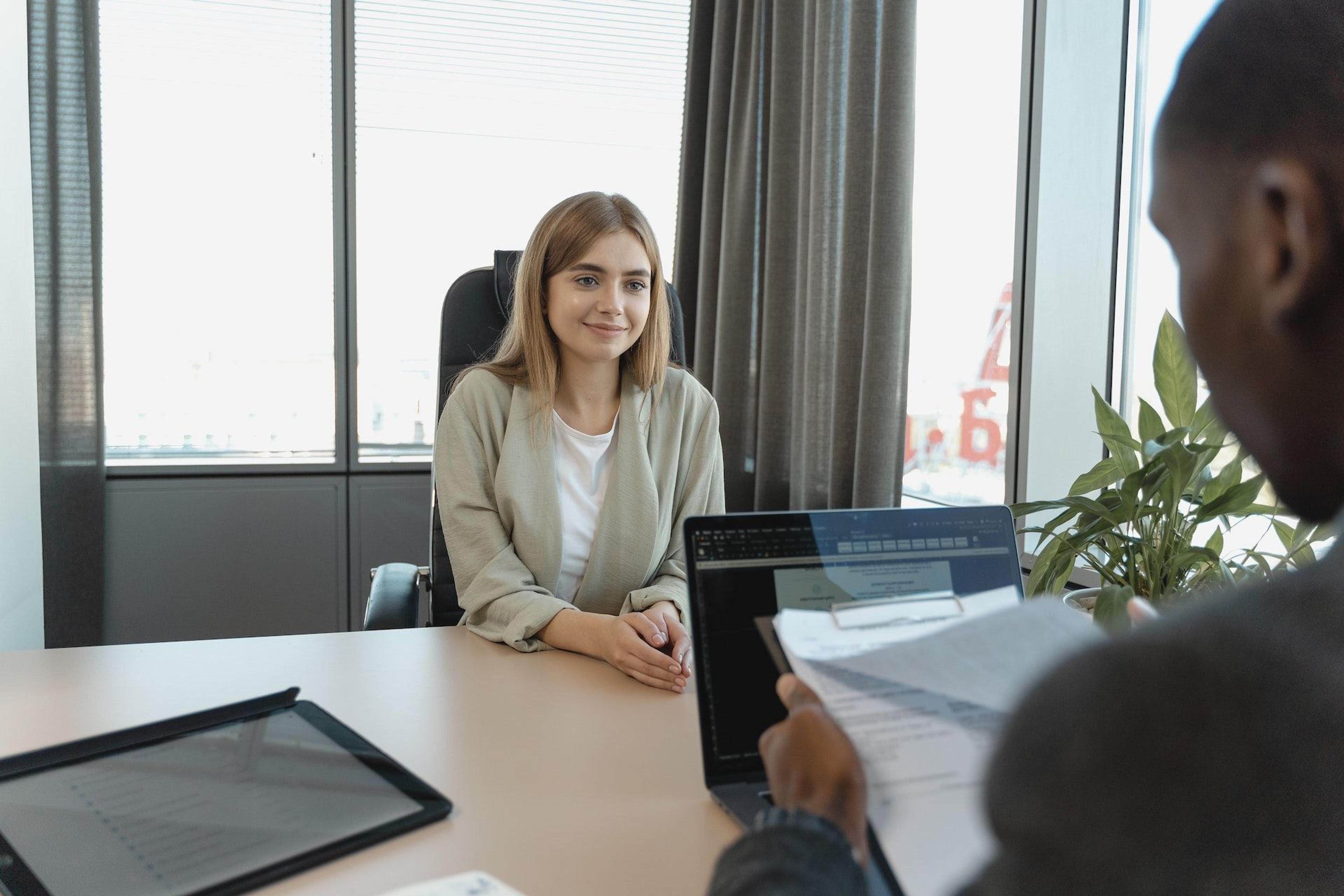 34 sample questions to ask during a full-time job interview