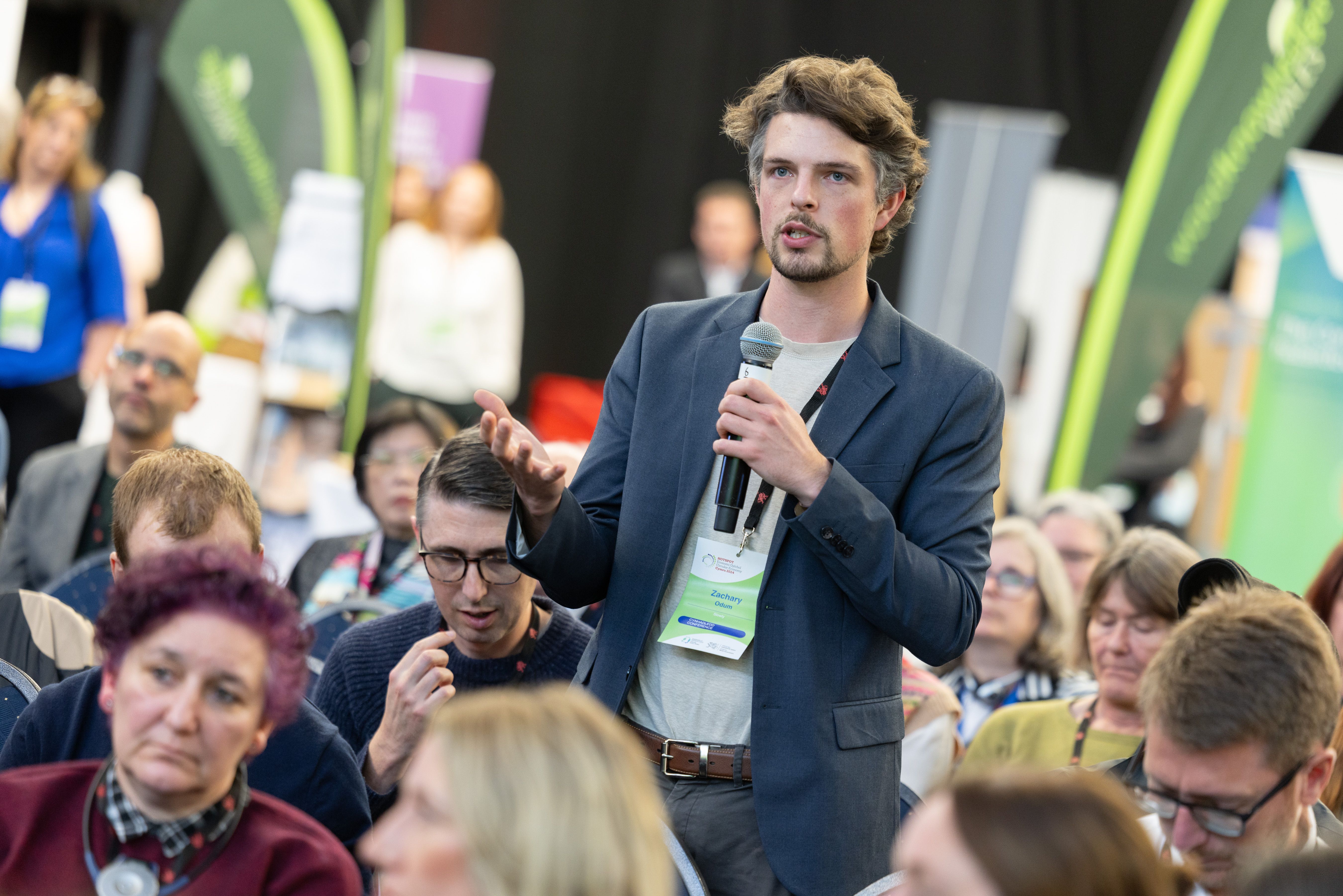 A delegate asks a question to the panellists.