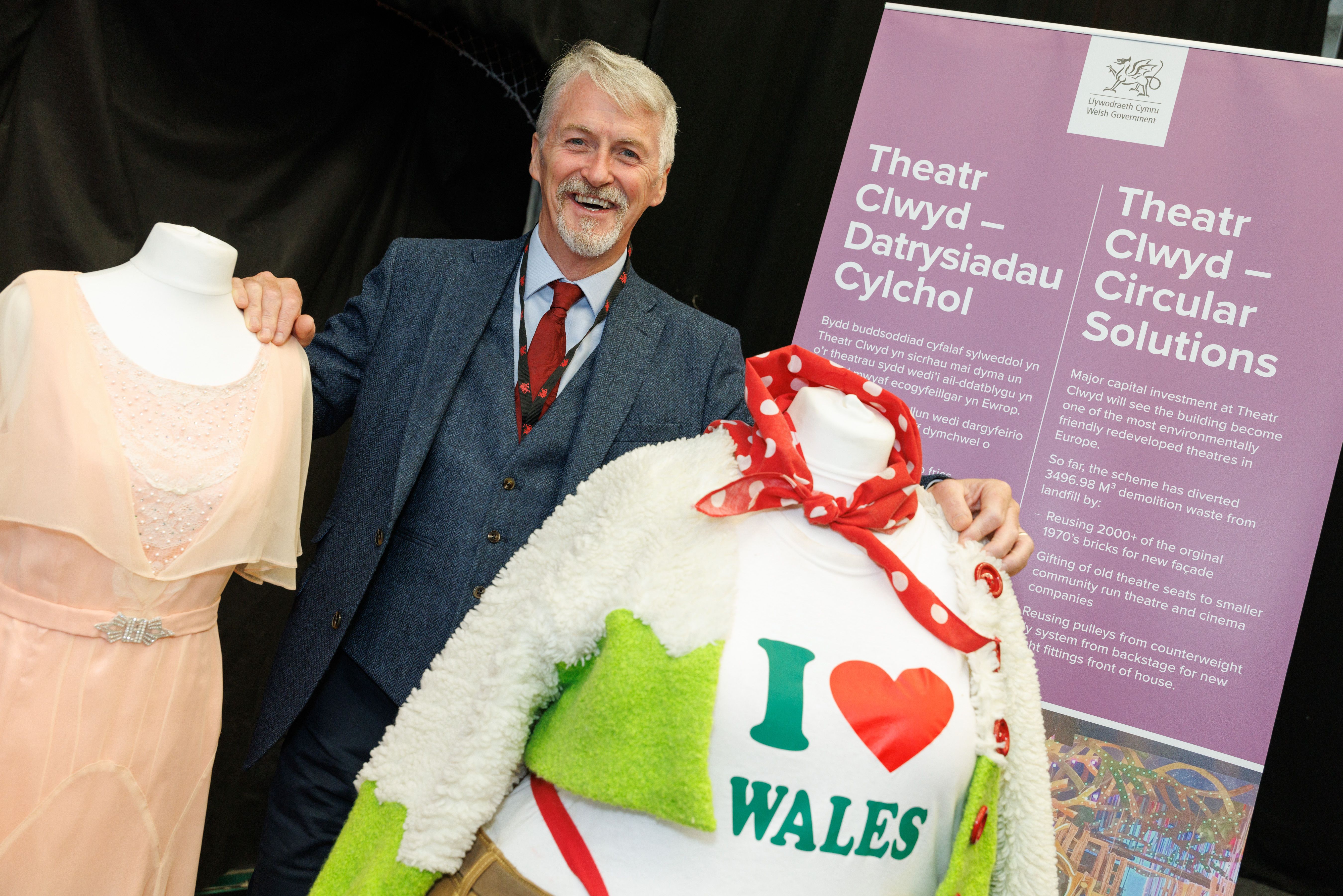 Deputy First Minister visits the Welsh Government Culture Division stand.