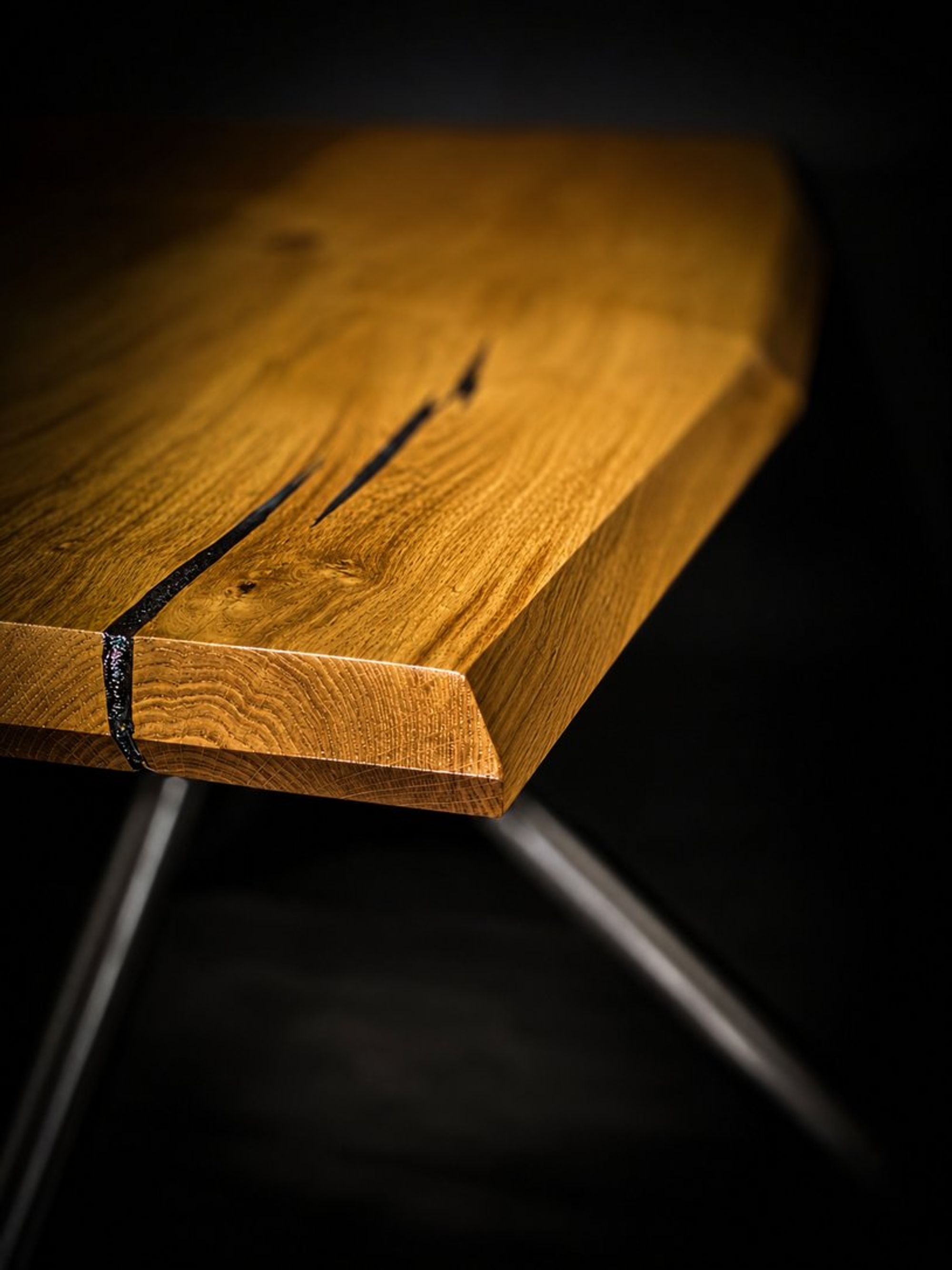 Table à manger, chêne et résine
