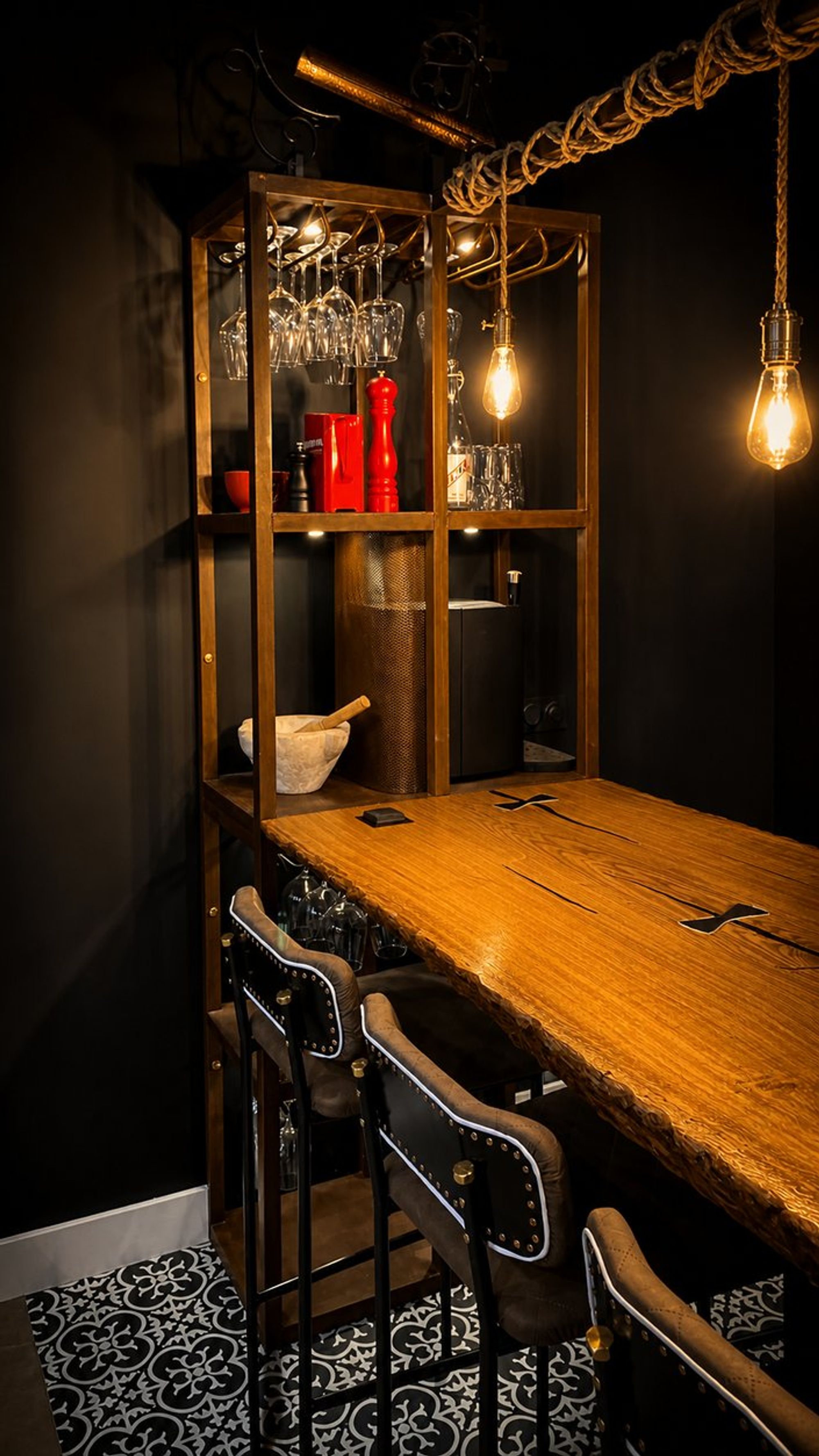 Bar au Beausset : agencement sur mesure – vue 4