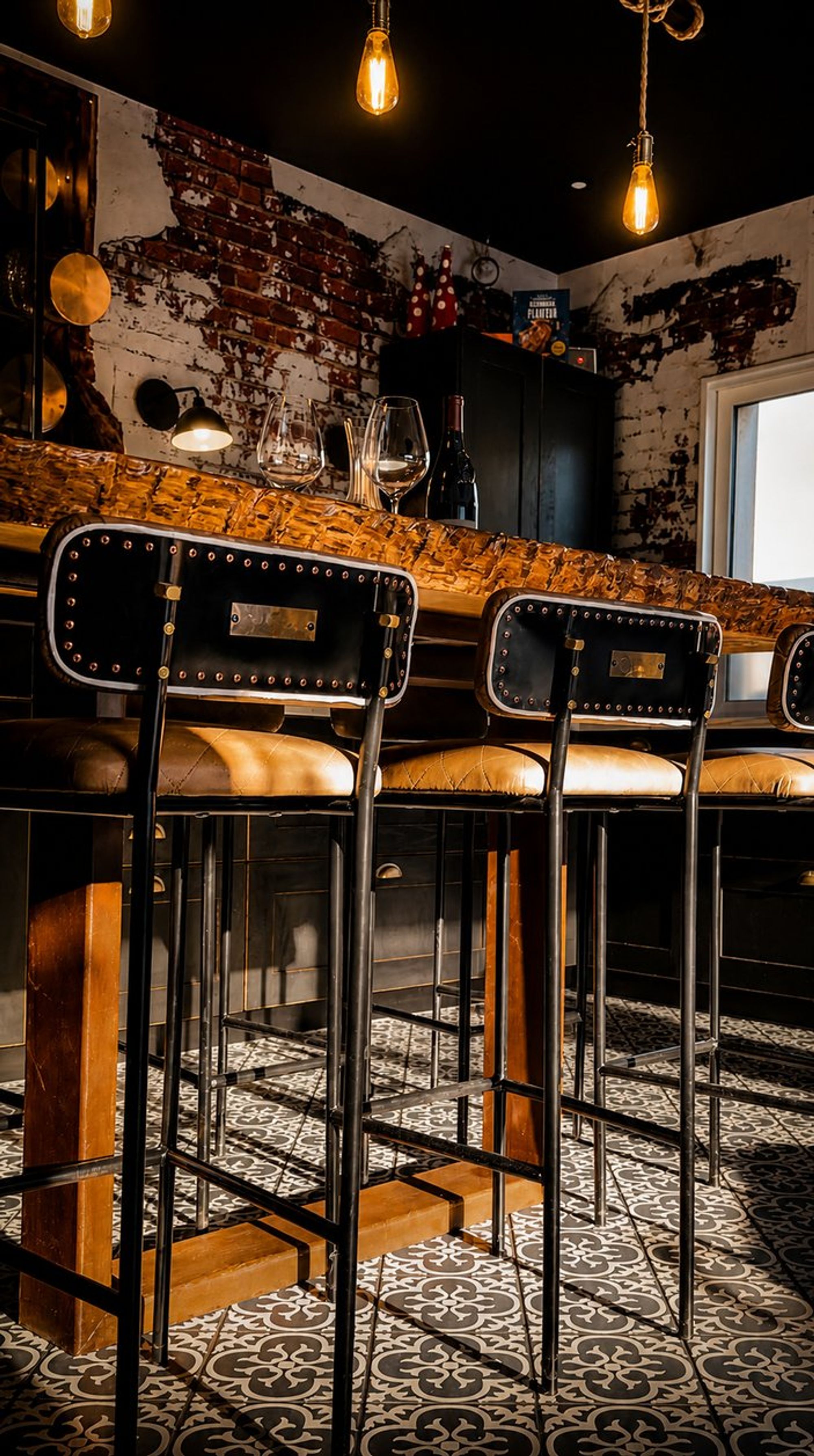 Bar au Beausset : agencement sur mesure – vue 6