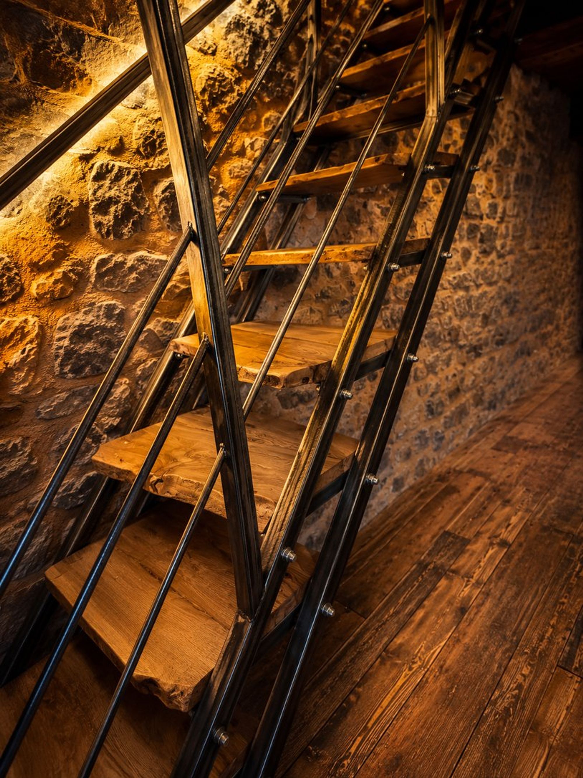 Chalet l’Yret, Serre-Chevalier : escalier en acier – vue 3