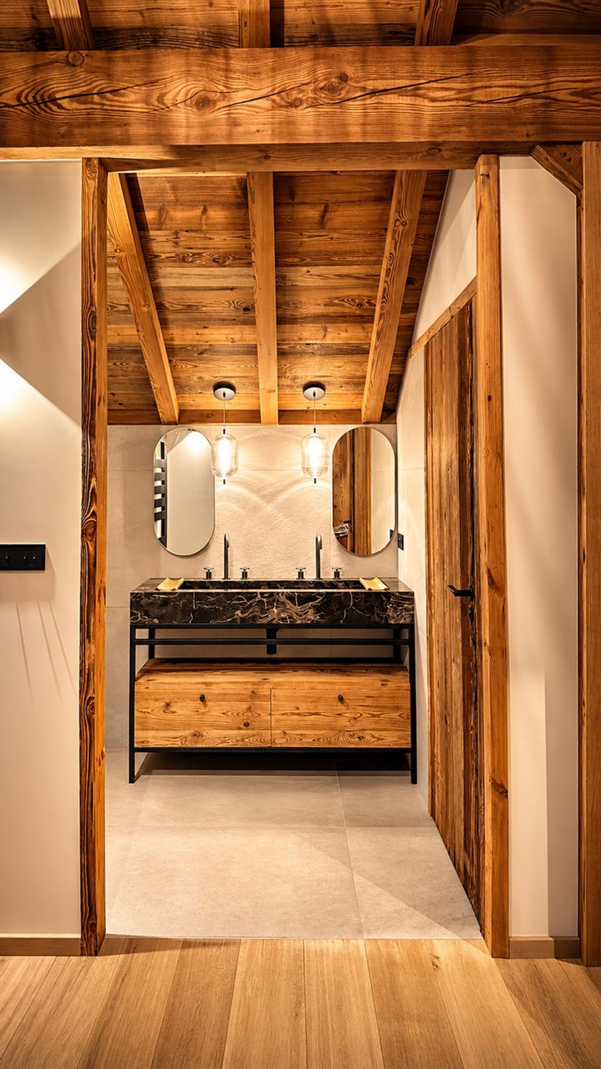 Chalet l’Yret, Serre-Chevalier : salle de bain – vue 9