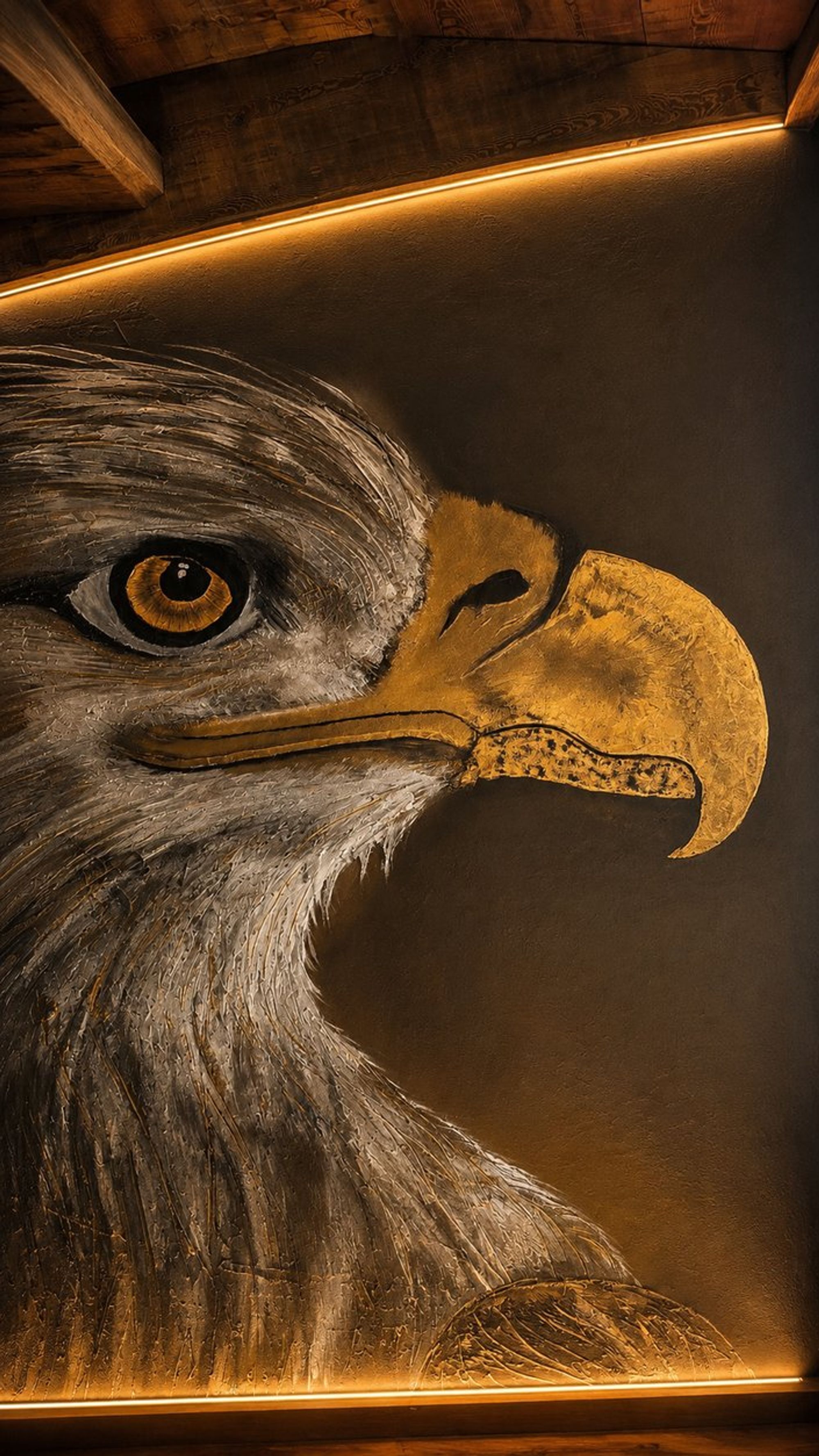 Chalet Aquila, Serre-Chevalier : peinture murale d’un aigle