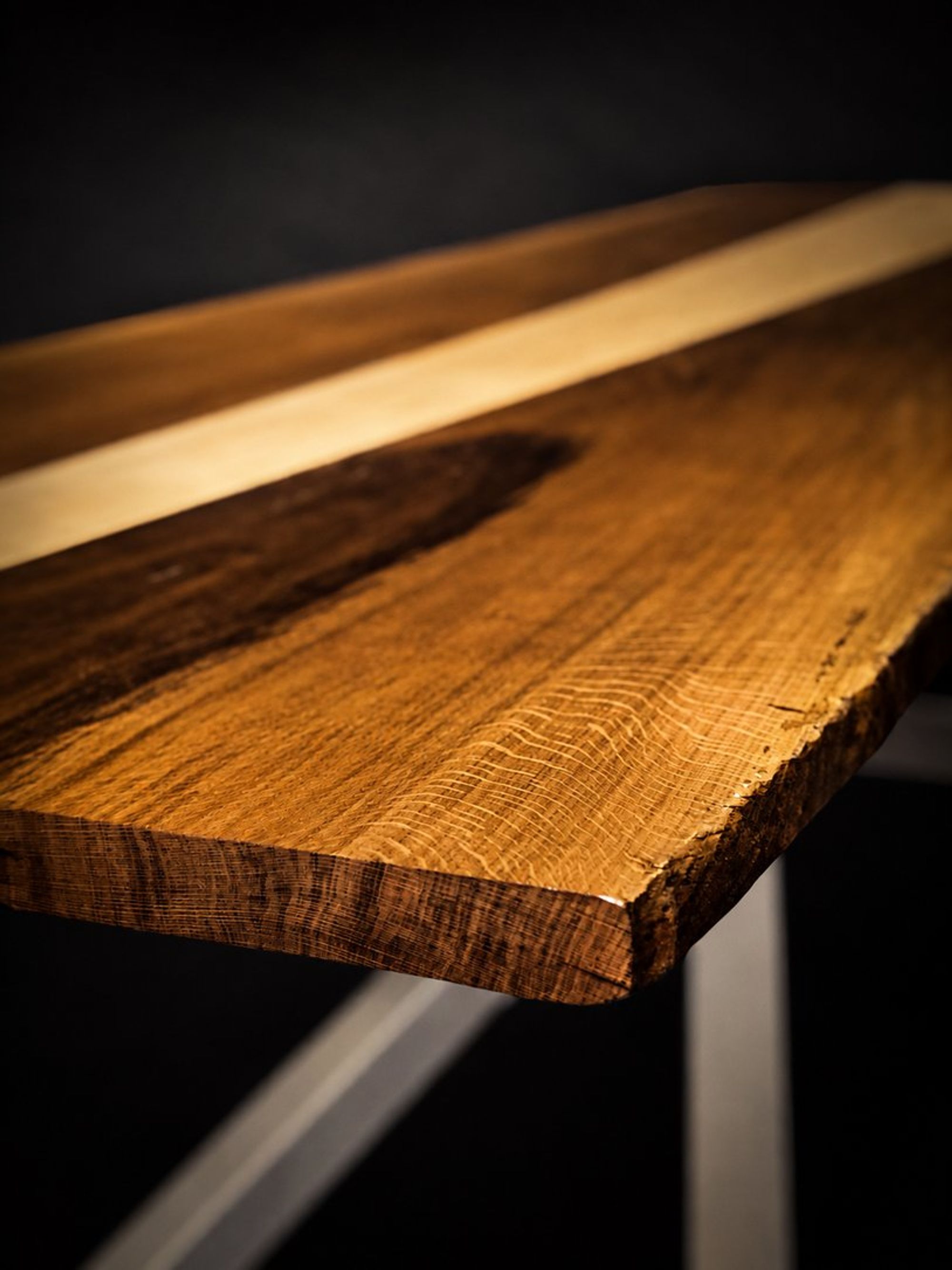 Table à manger, chêne et résine – vue 2